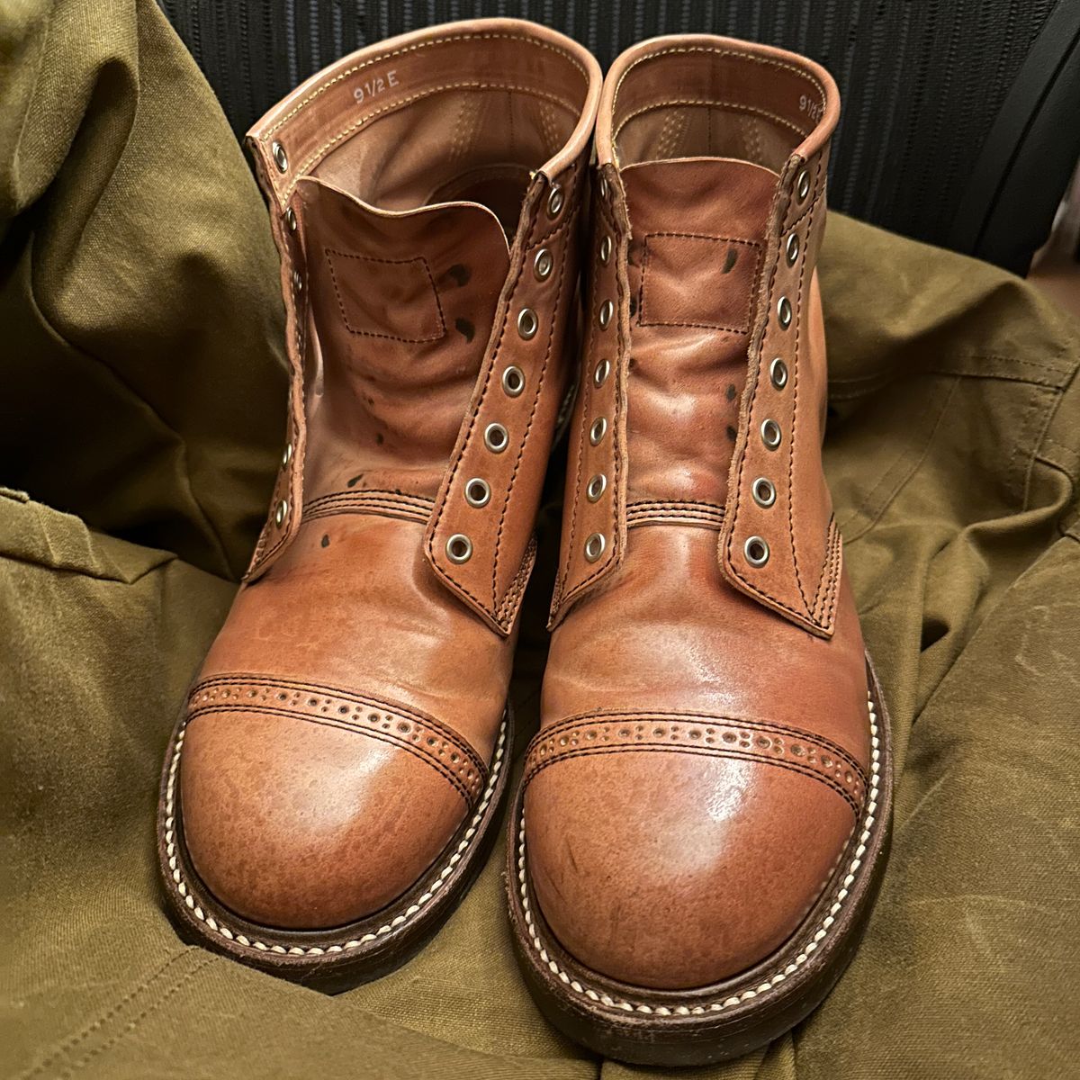 Photo by bankrobber on December 22, 2023 of the John Lofgren Combat Boots in Shinki Natural Shell Cordovan.