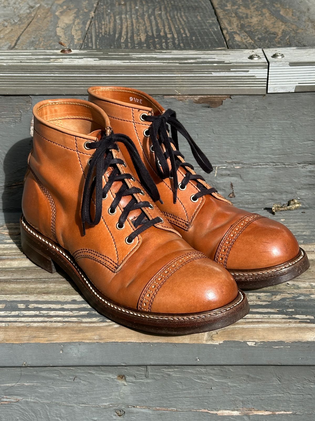 Photo by bankrobber on February 1, 2024 of the John Lofgren Combat Boots in Shinki Natural Shell Cordovan.