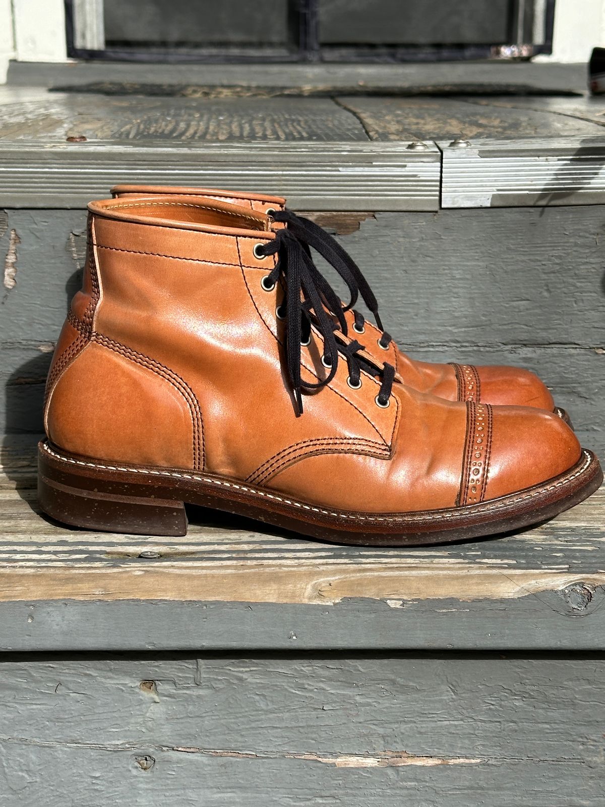 Photo by bankrobber on February 1, 2024 of the John Lofgren Combat Boots in Shinki Natural Shell Cordovan.