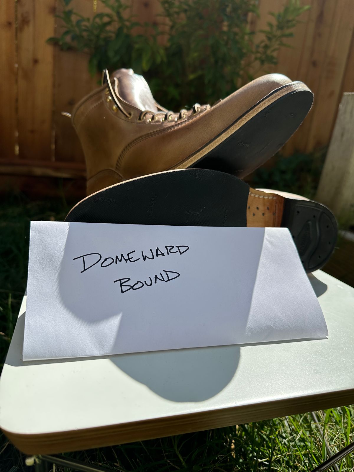 Photo by bankrobber on October 1, 2023 of the White's Bounty Hunter in Horween Natural Chromexcel.