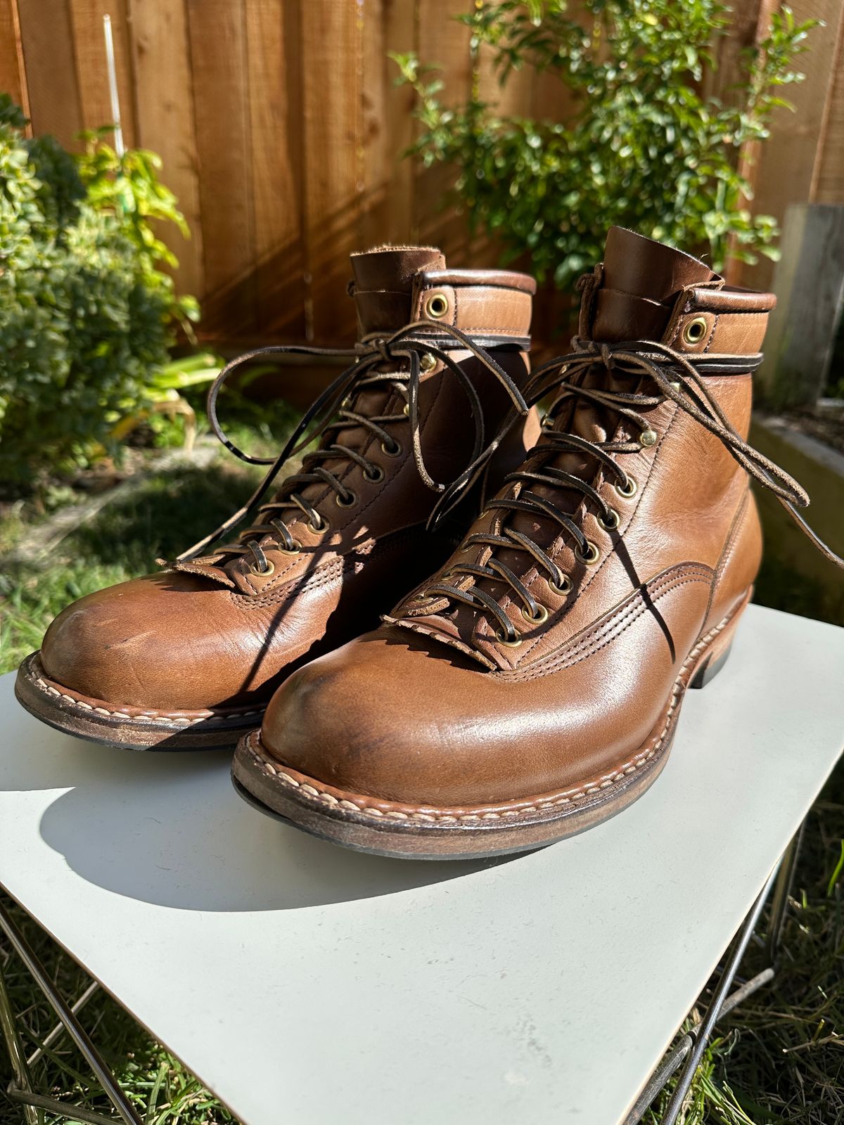Photo by bankrobber on November 1, 2023 of the White's Bounty Hunter in Horween Natural Chromexcel.