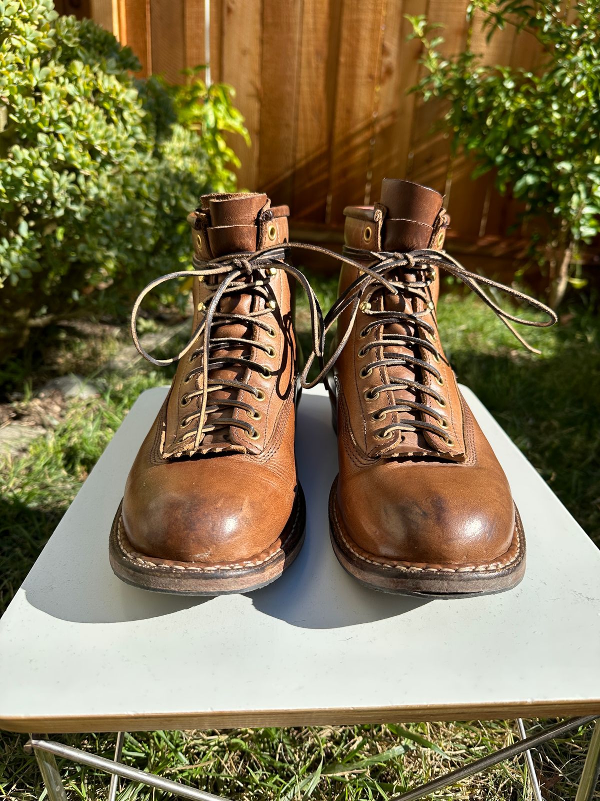 Photo by bankrobber on November 1, 2023 of the White's Bounty Hunter in Horween Natural Chromexcel.