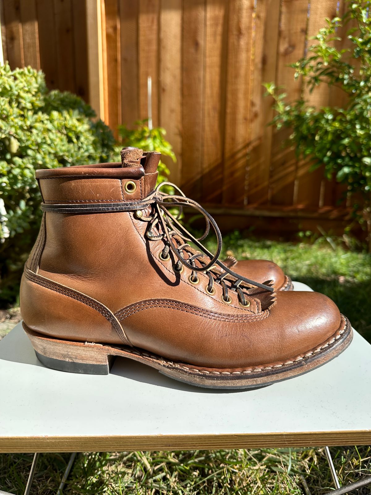 Photo by bankrobber on November 1, 2023 of the White's Bounty Hunter in Horween Natural Chromexcel.