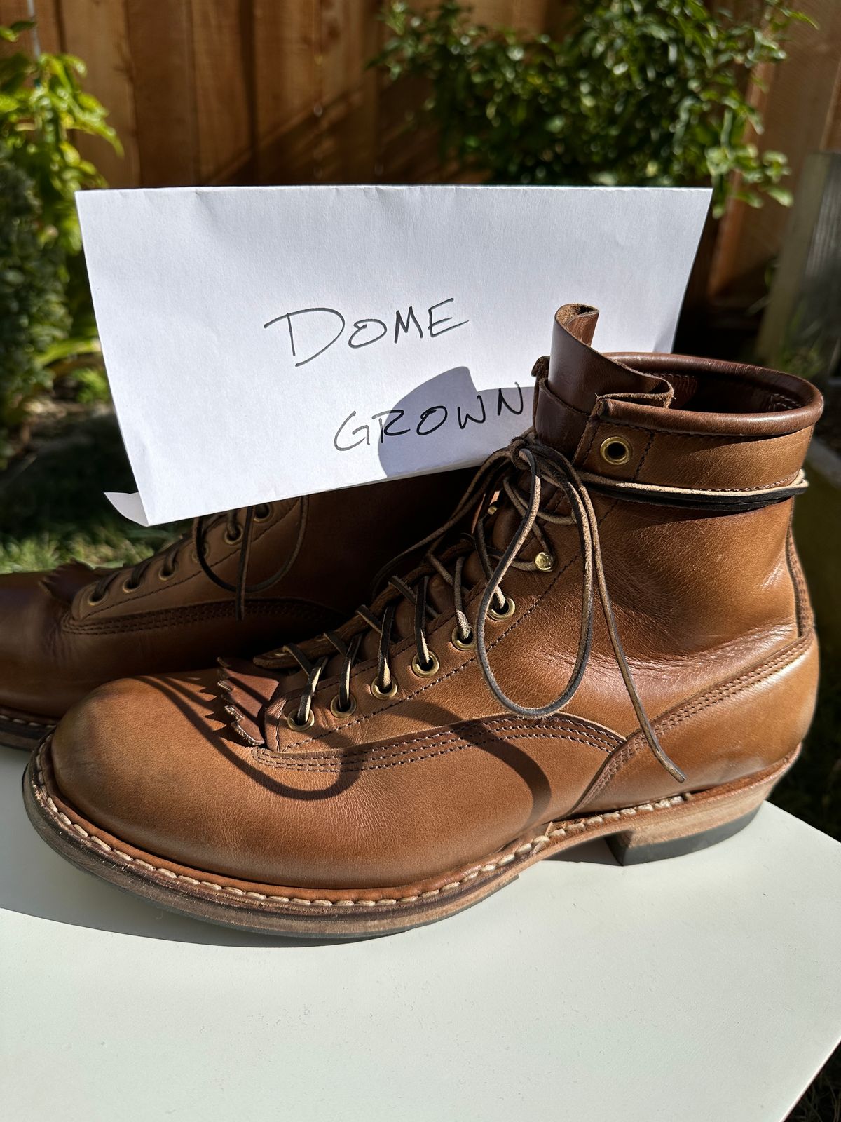 Photo by bankrobber on November 1, 2023 of the White's Bounty Hunter in Horween Natural Chromexcel.