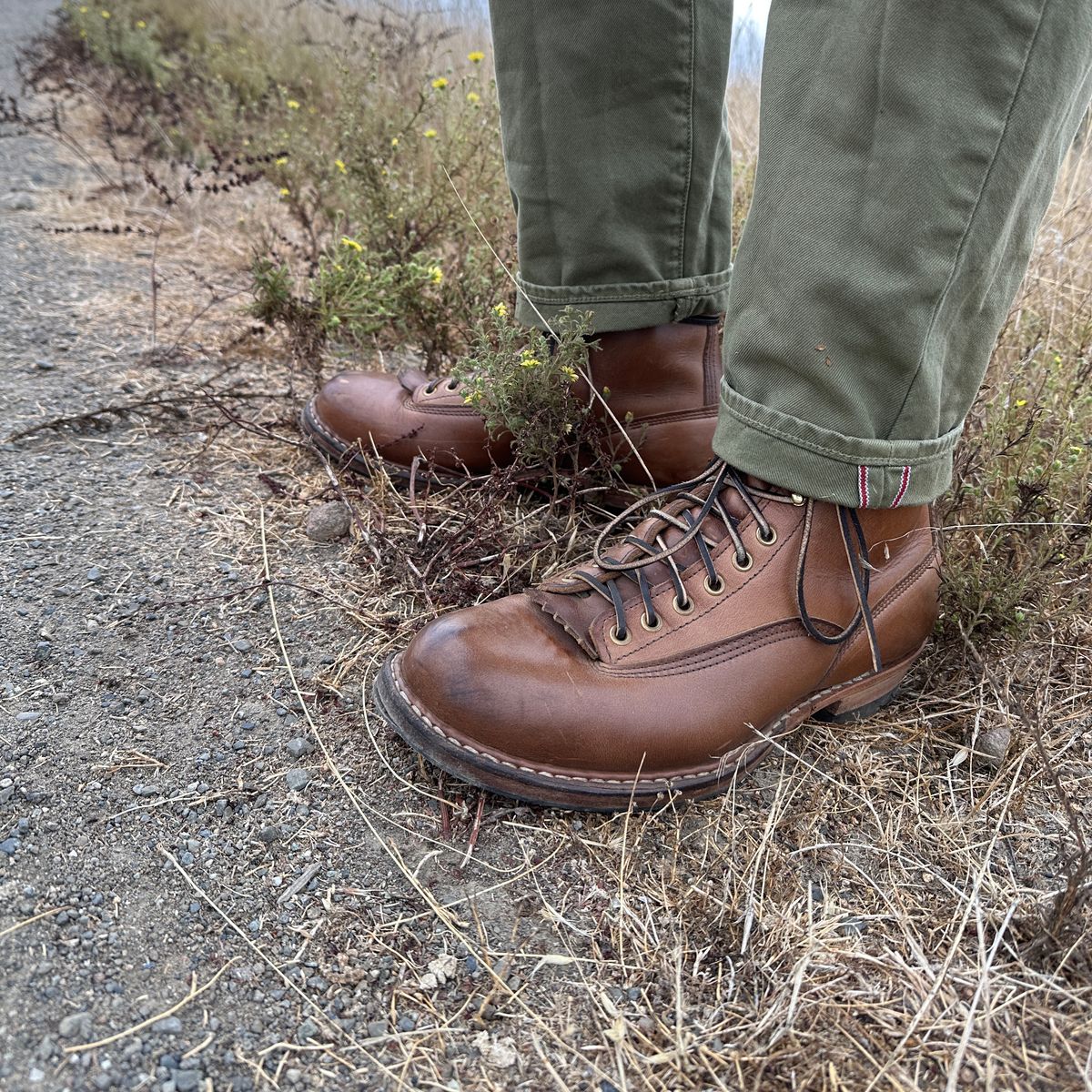 Photo by bankrobber on November 5, 2023 of the White's Bounty Hunter in Horween Natural Chromexcel.