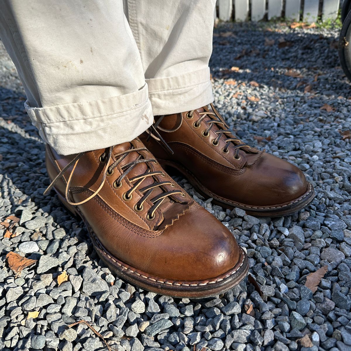 Photo by bankrobber on November 13, 2023 of the White's Bounty Hunter in Horween Natural Chromexcel.