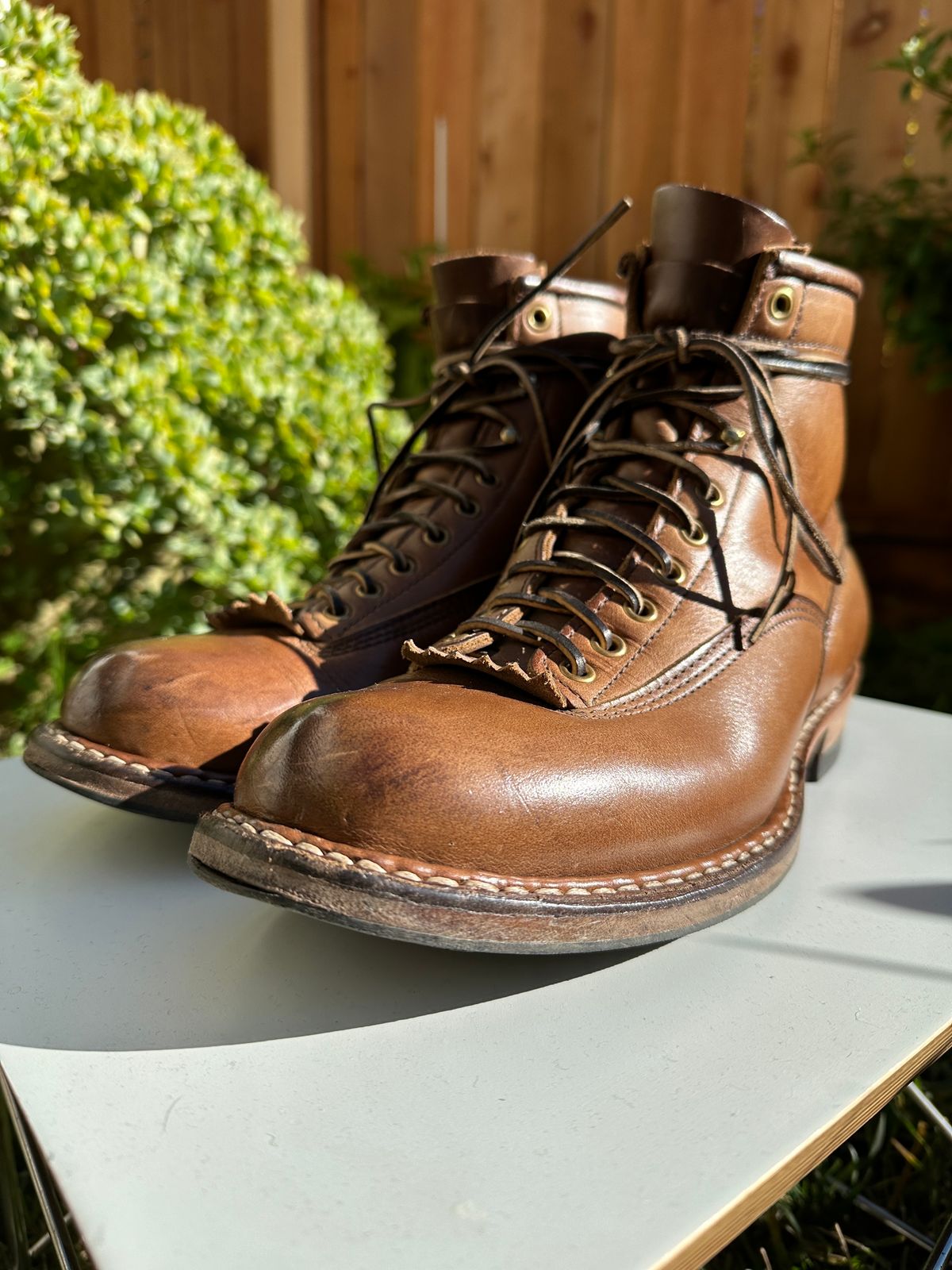 Photo by bankrobber on December 4, 2023 of the White's Bounty Hunter in Horween Natural Chromexcel.