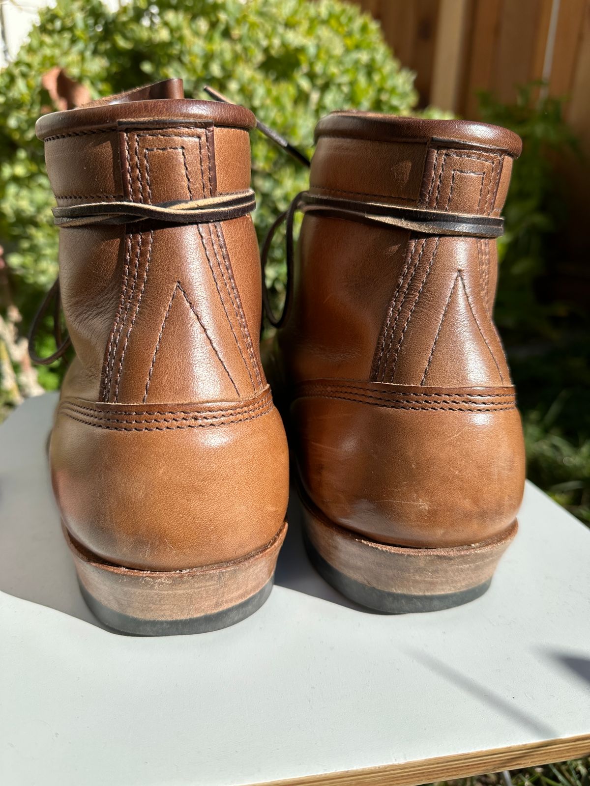 Photo by bankrobber on December 4, 2023 of the White's Bounty Hunter in Horween Natural Chromexcel.