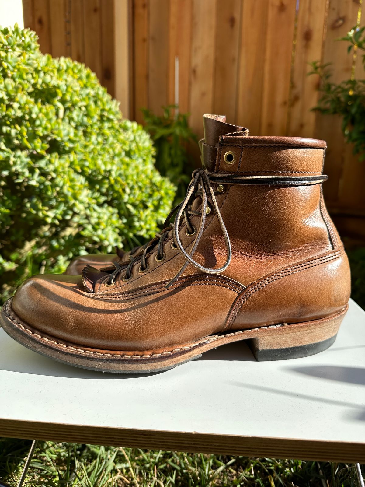 Photo by bankrobber on December 4, 2023 of the White's Bounty Hunter in Horween Natural Chromexcel.