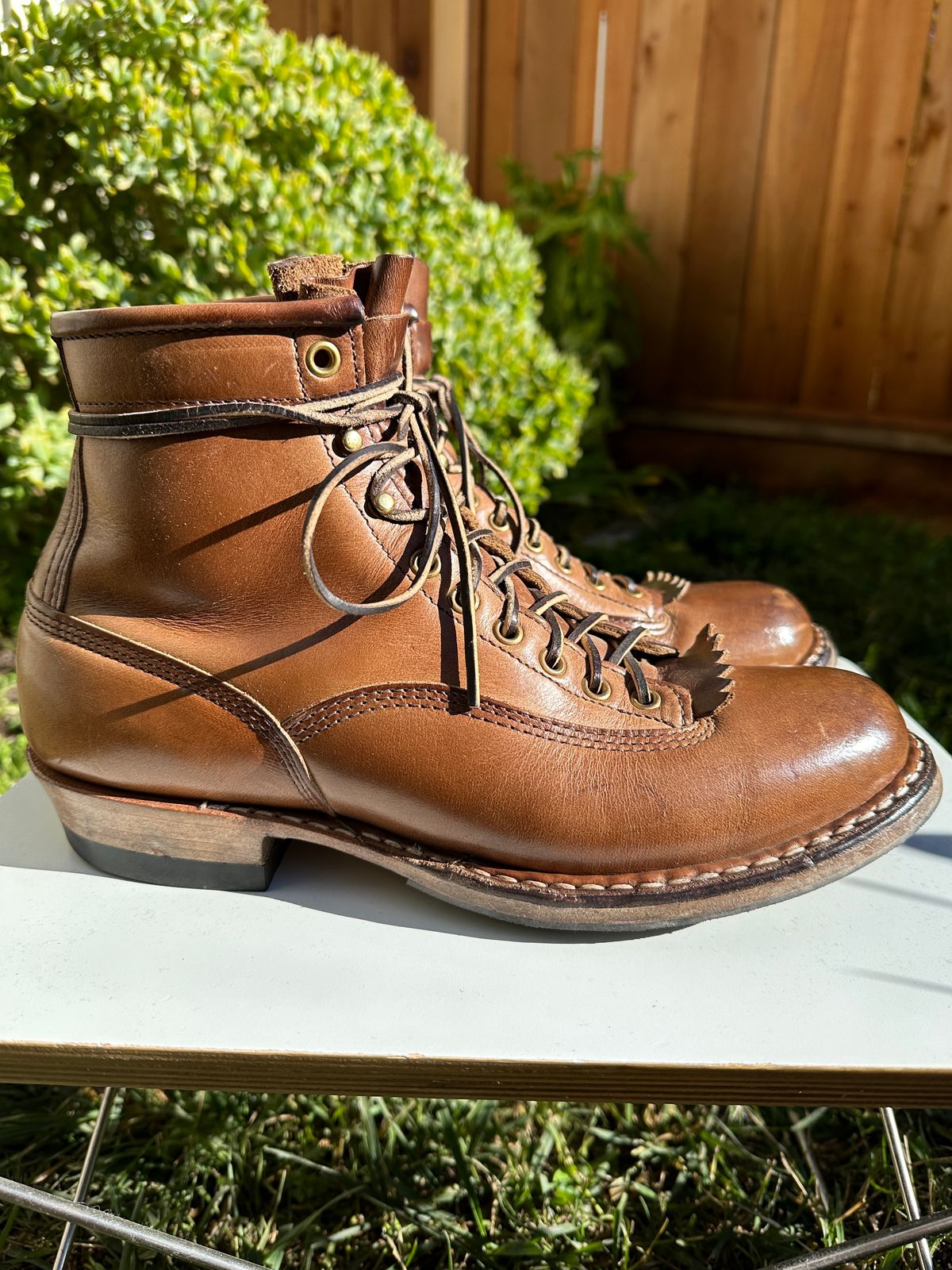 Photo by bankrobber on December 4, 2023 of the White's Bounty Hunter in Horween Natural Chromexcel.
