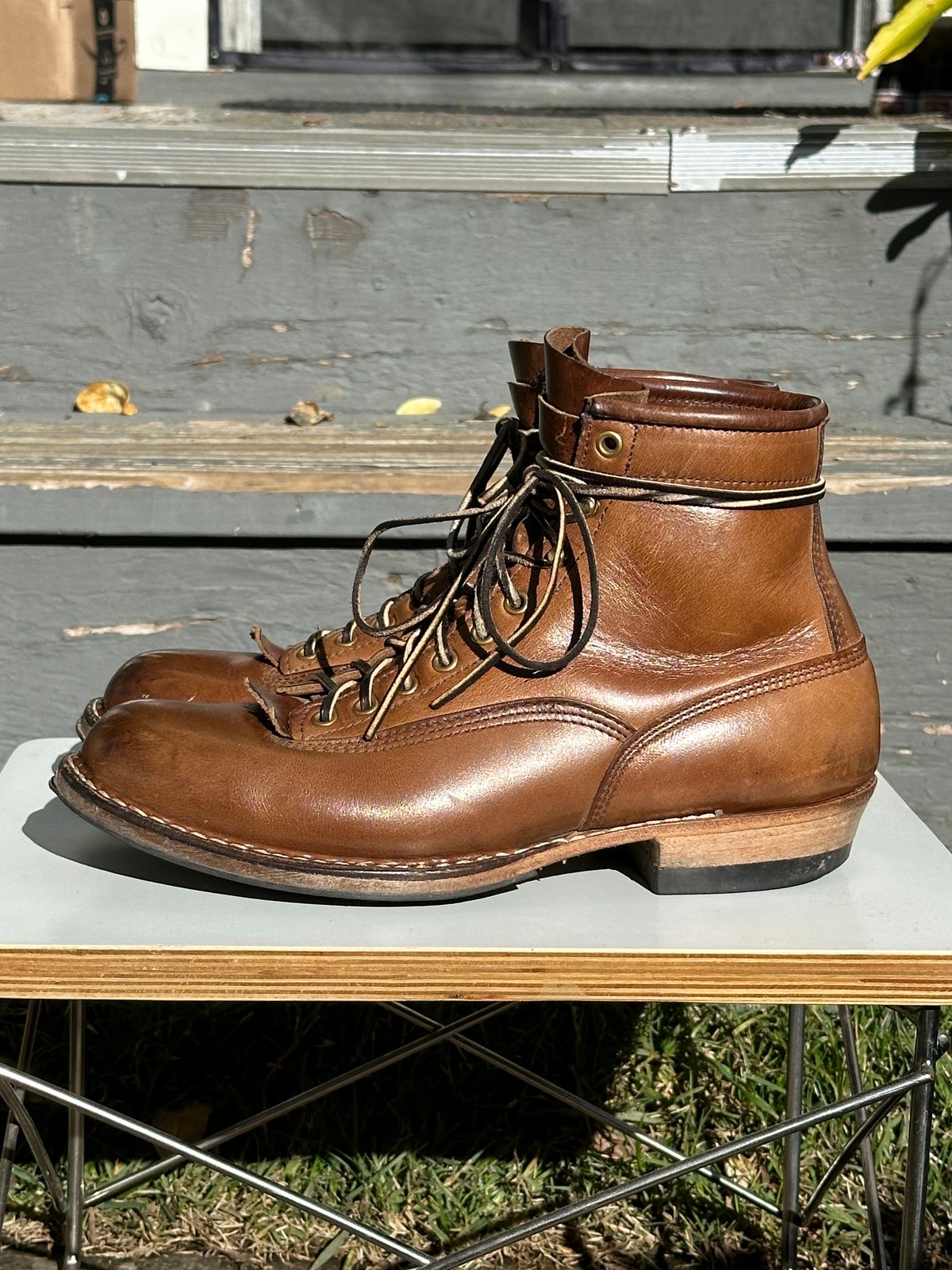 Photo by bankrobber on January 1, 2024 of the White's Bounty Hunter in Horween Natural Chromexcel.