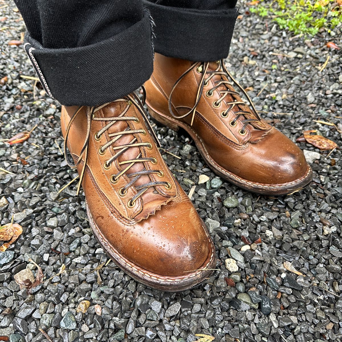 Photo by bankrobber on January 20, 2024 of the White's Bounty Hunter in Horween Natural Chromexcel.