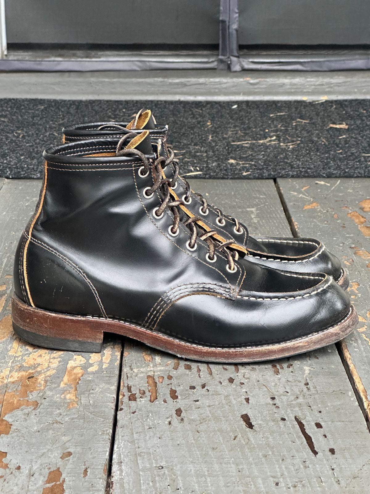 Photo by bankrobber on February 2, 2025 of the Red Wing 9874 in S.B. Foot Black Klondike.