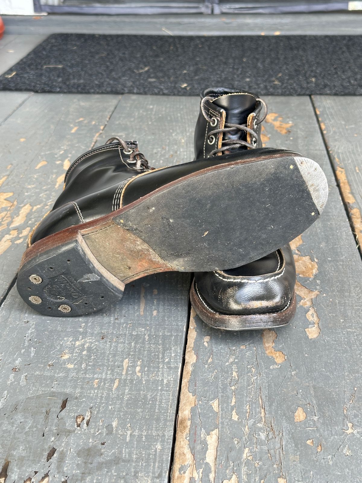 Photo by bankrobber on April 1, 2025 of the Red Wing 9874 in S.B. Foot Black Klondike.