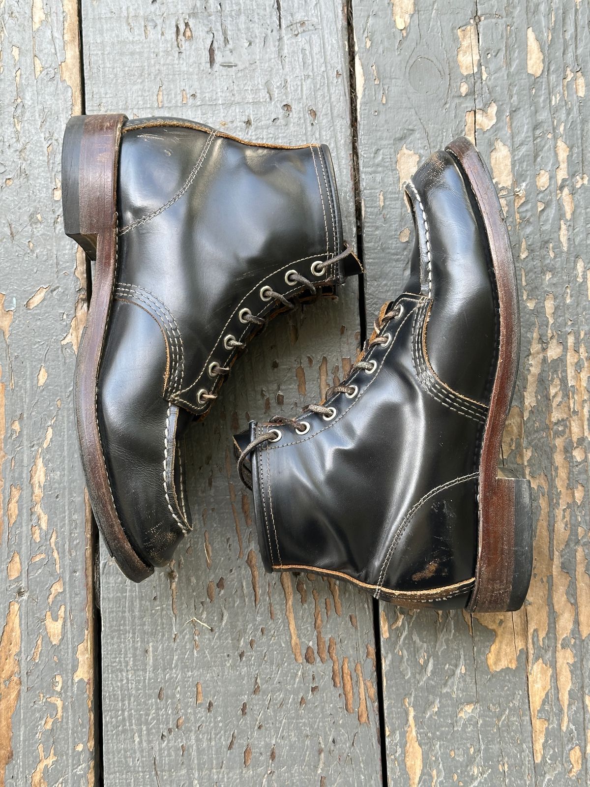 Photo by bankrobber on April 1, 2025 of the Red Wing 9874 in S.B. Foot Black Klondike.