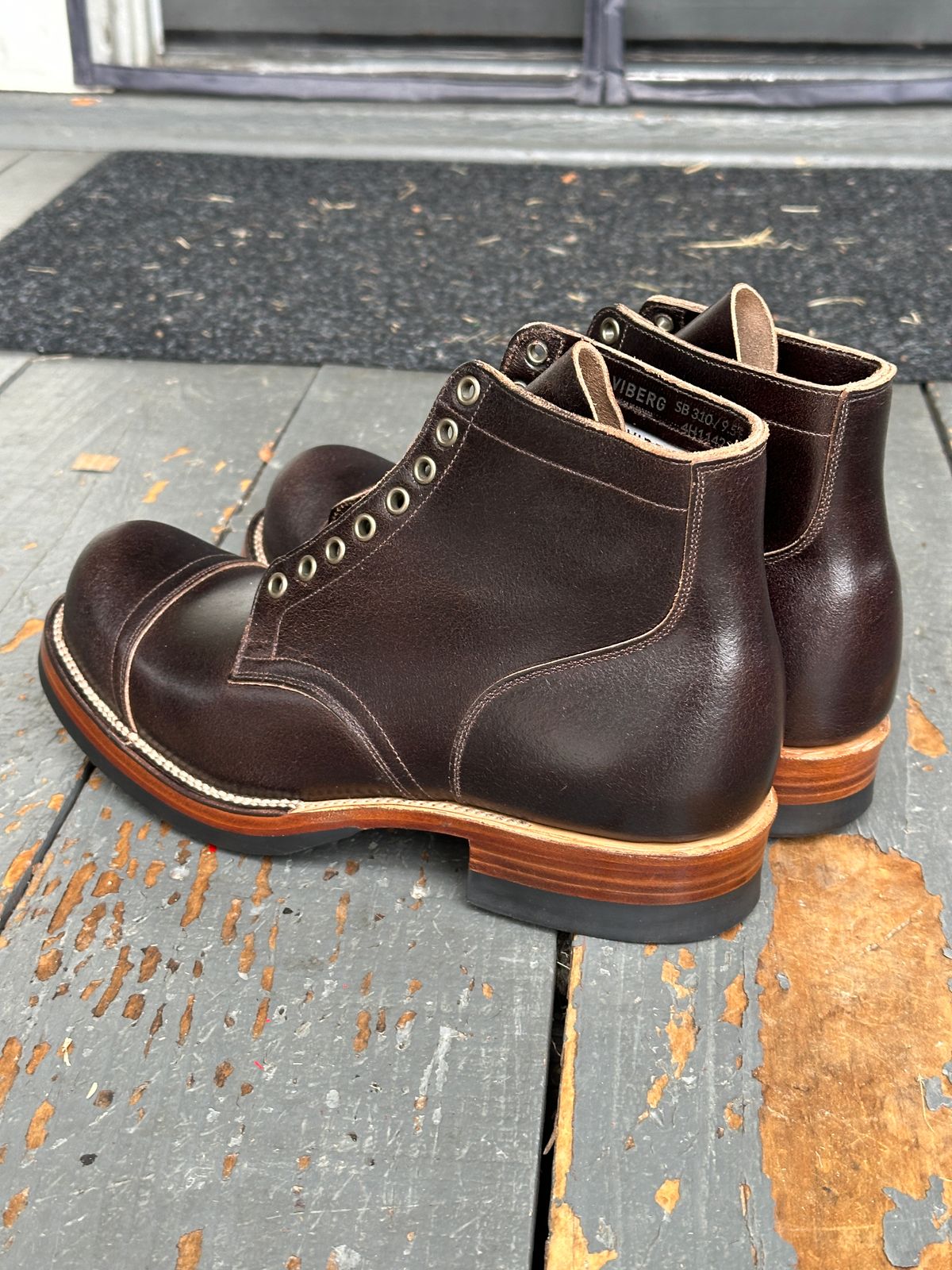 Photo by bankrobber on November 13, 2024 of the Viberg Service Boot PCT in Horween Dark Brown Waxed Flesh.