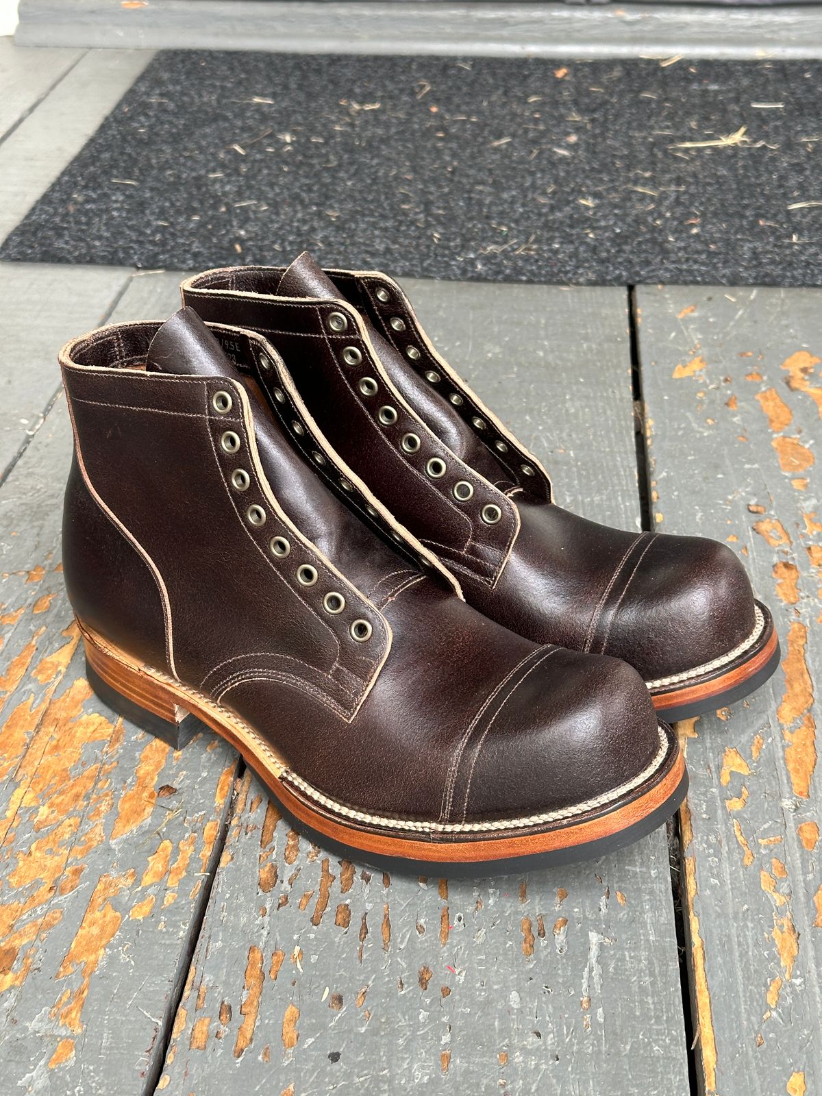 Photo by bankrobber on November 13, 2024 of the Viberg Service Boot PCT in Horween Dark Brown Waxed Flesh.