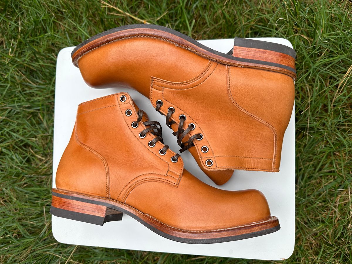 Photo by bankrobber on October 1, 2023 of the Viberg Service Boot in Horween Chestnut Essex.