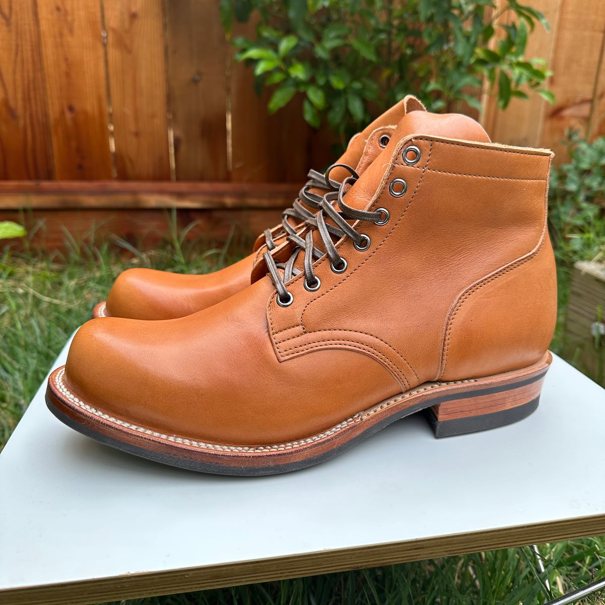 Photo by bankrobber on October 1, 2023 of the Viberg Service Boot in Horween Chestnut Essex.