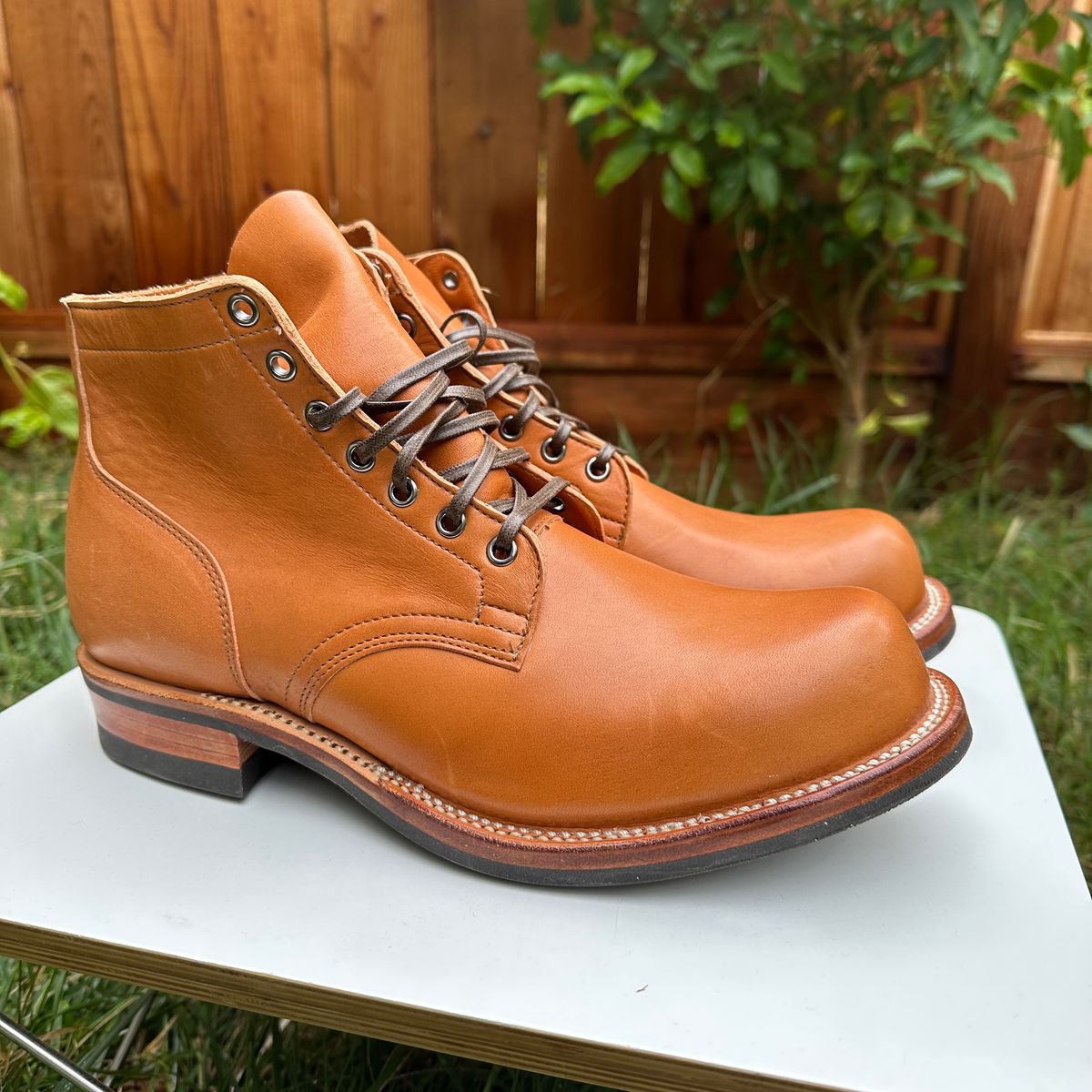 Photo by bankrobber on October 1, 2023 of the Viberg Service Boot in Horween Chestnut Essex.