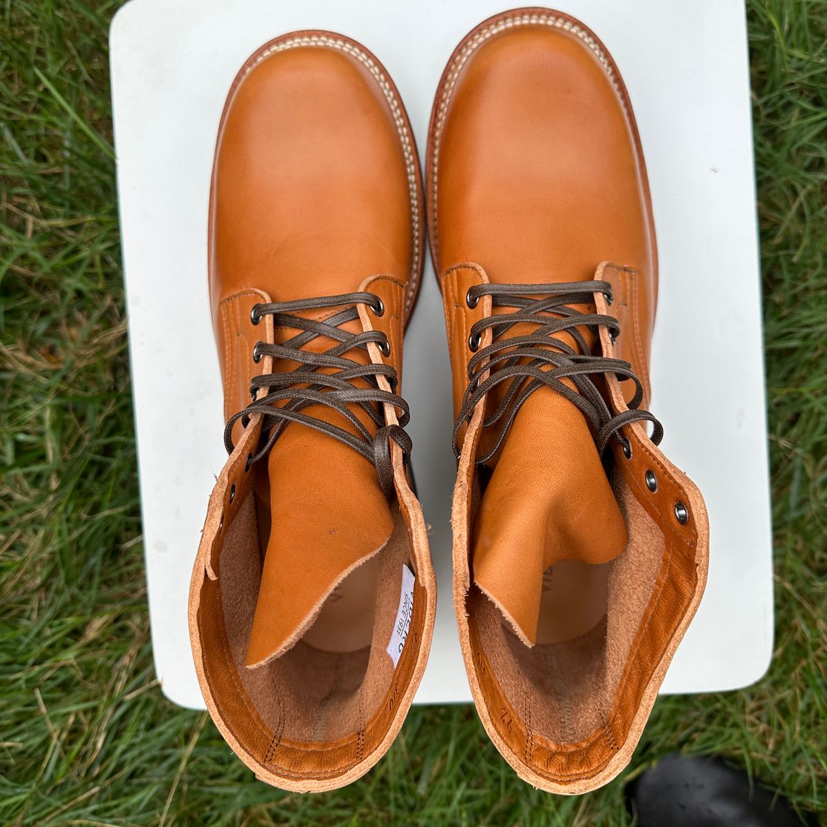 Photo by bankrobber on October 1, 2023 of the Viberg Service Boot in Horween Chestnut Essex.