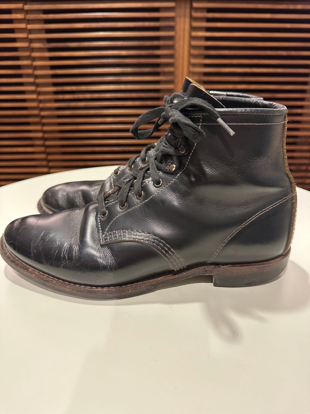 Photo by bankrobber on July 27, 2023 of the Red Wing Beckman Flatbox in S.B. Foot Black Klondike.