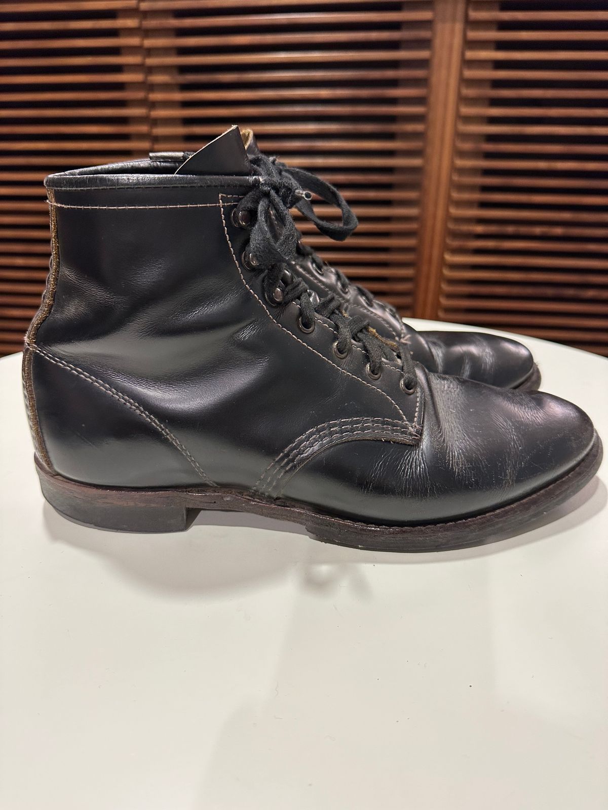 Photo by bankrobber on July 27, 2023 of the Red Wing Beckman Flatbox in S.B. Foot Black Klondike.