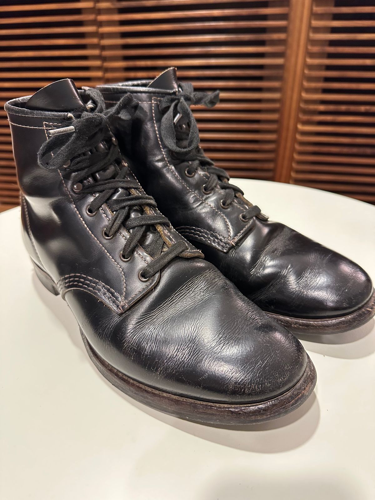 Photo by bankrobber on July 27, 2023 of the Red Wing Beckman Flatbox in S.B. Foot Black Klondike.