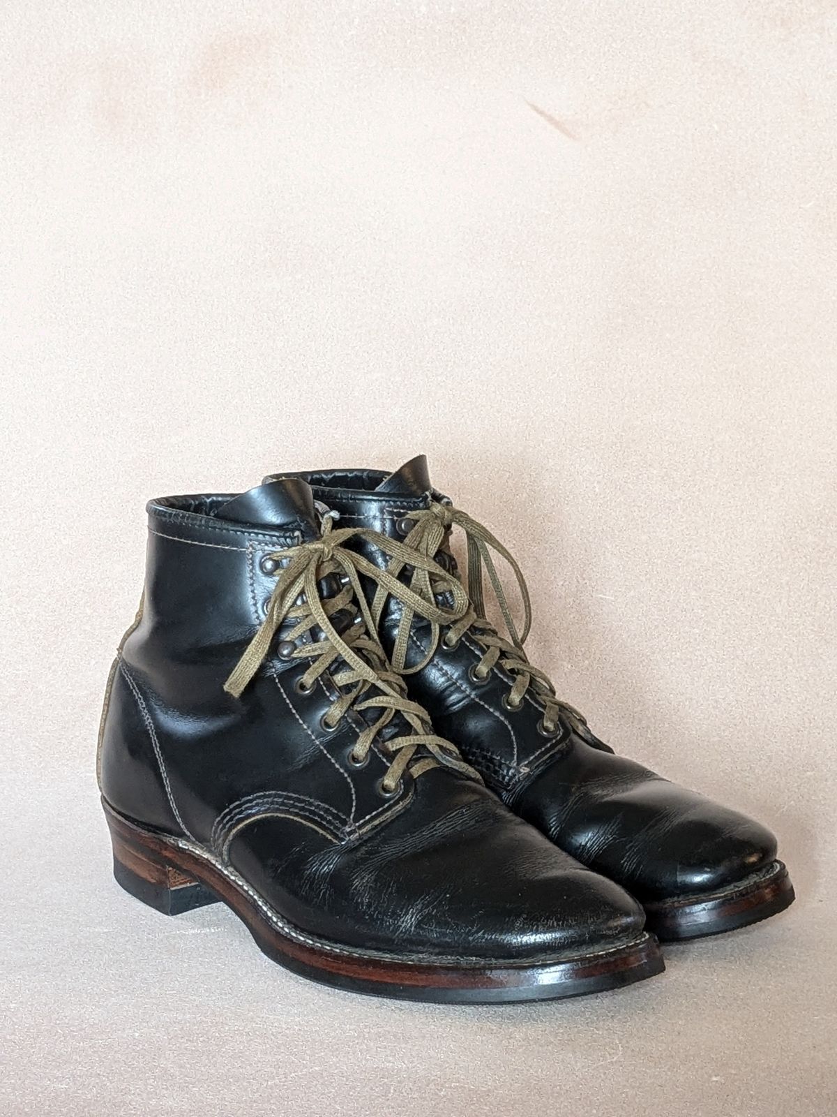 Photo by bankrobber on September 4, 2024 of the Red Wing Beckman Flatbox in S.B. Foot Black Klondike.