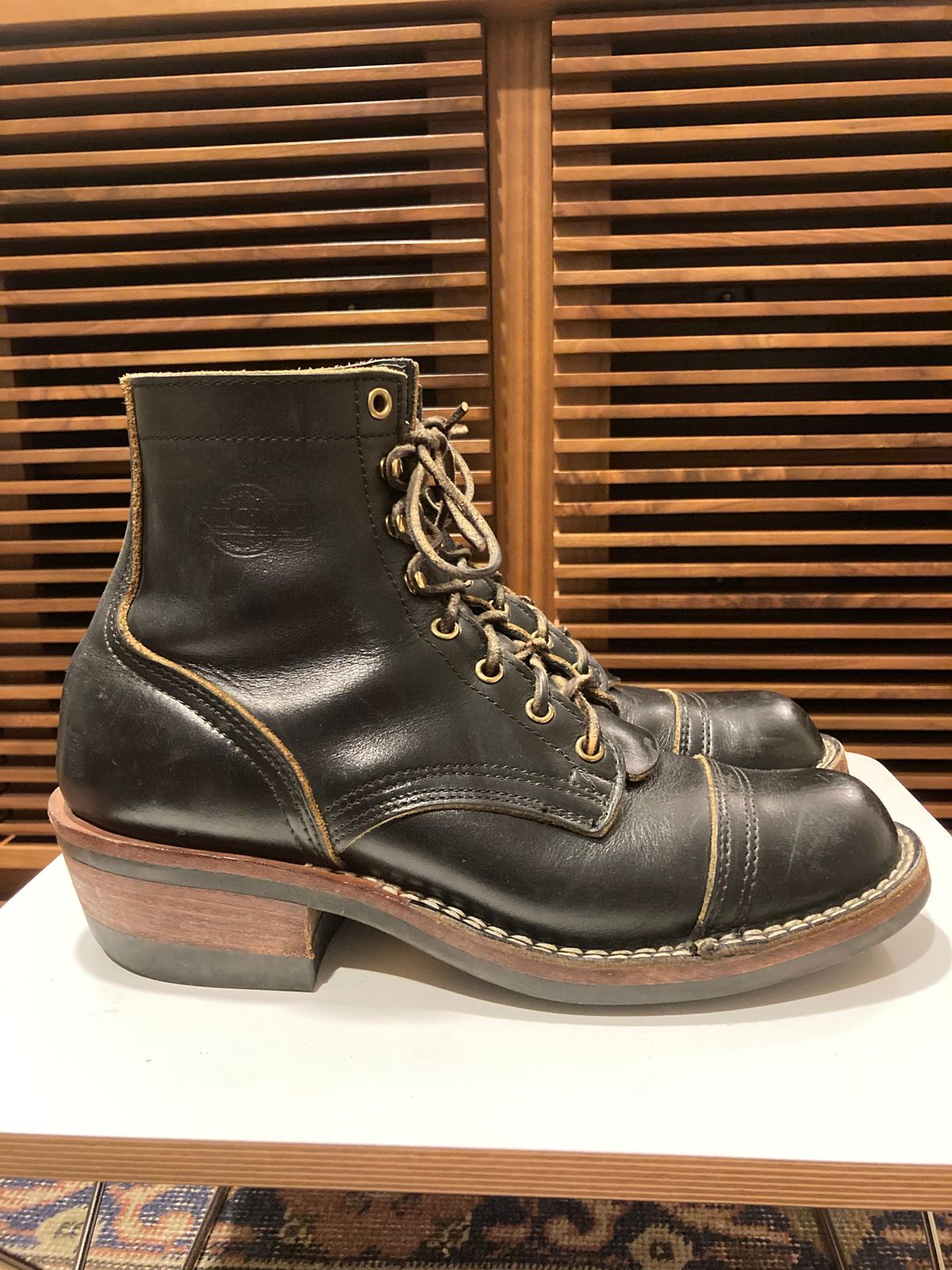 Photo by bankrobber on September 22, 2022 of the Nicks Charley in Horween Black Chromexcel.