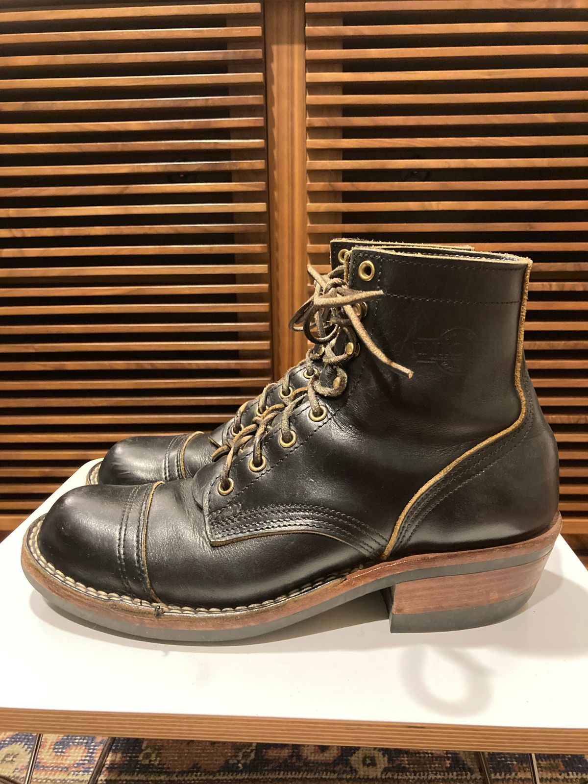 Photo by bankrobber on September 22, 2022 of the Nicks Charley in Horween Black Chromexcel.