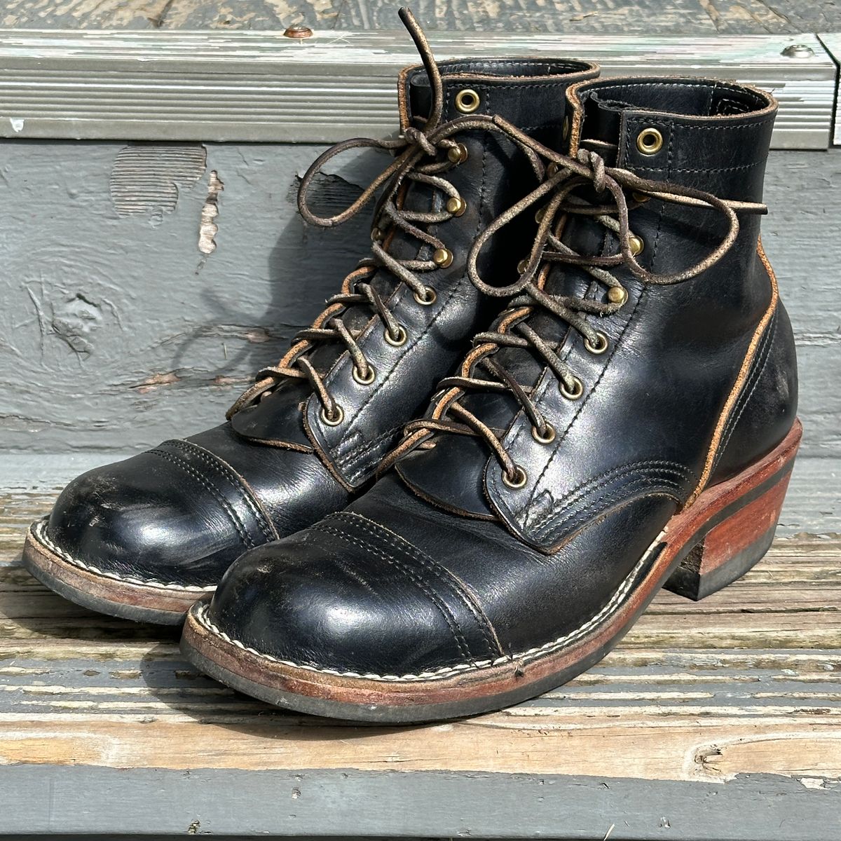 Photo by bankrobber on February 22, 2024 of the Nicks Charley in Horween Black Chromexcel.