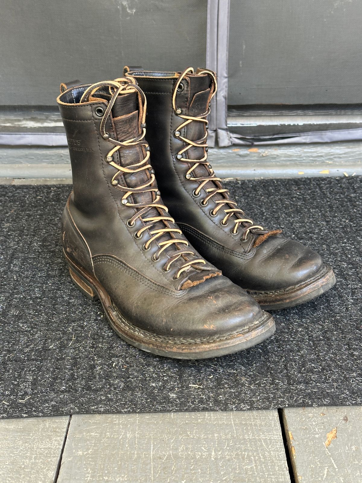 Photo by bankrobber on August 28, 2025 of the White's Bounty Hunter in Horween Black Chromexcel Horsehide.