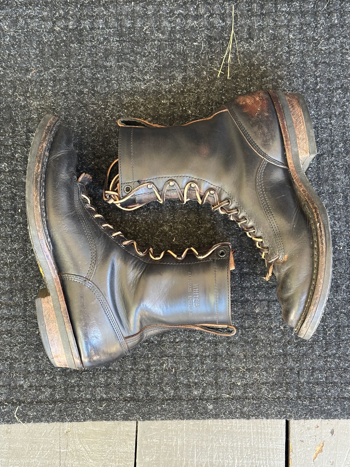Photo by bankrobber on August 28, 2025 of the White's Bounty Hunter in Horween Black Chromexcel Horsehide.