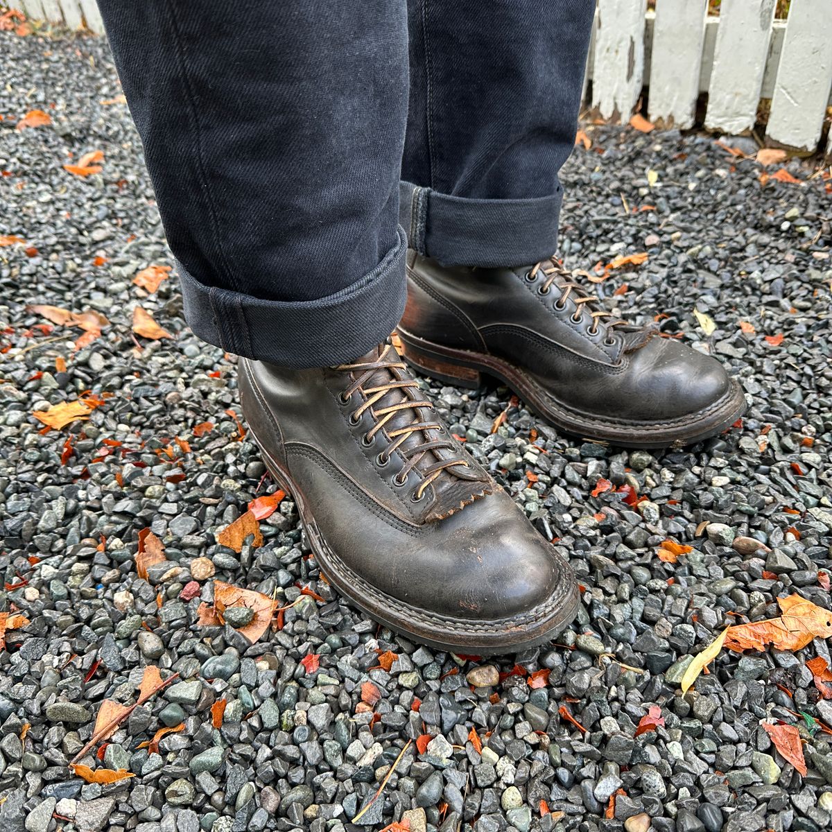 Photo by bankrobber on September 30, 2025 of the White's Bounty Hunter in Horween Black Chromexcel Horsehide.