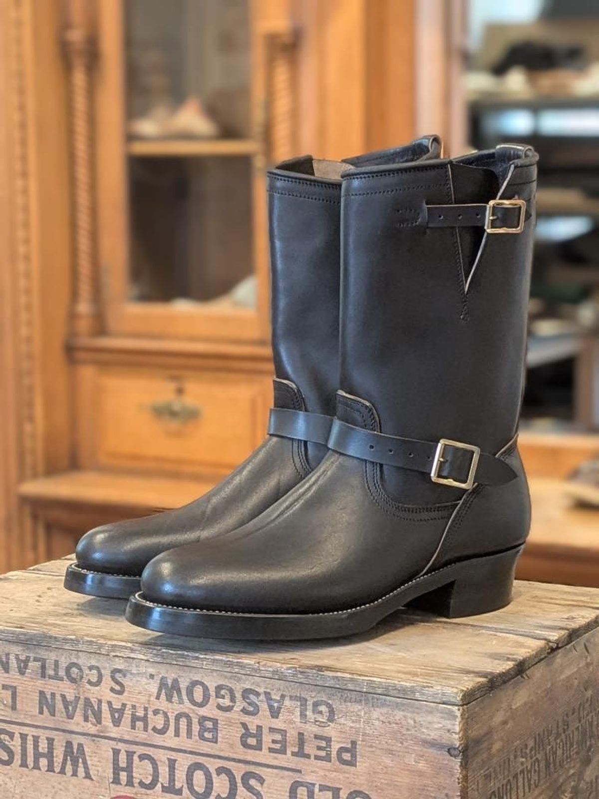 Photo by bankrobber on September 15, 2025 of the Unsung U 22-2 Engineer Boot in Maryam Toscanello Horsebutt Overdyed Black.