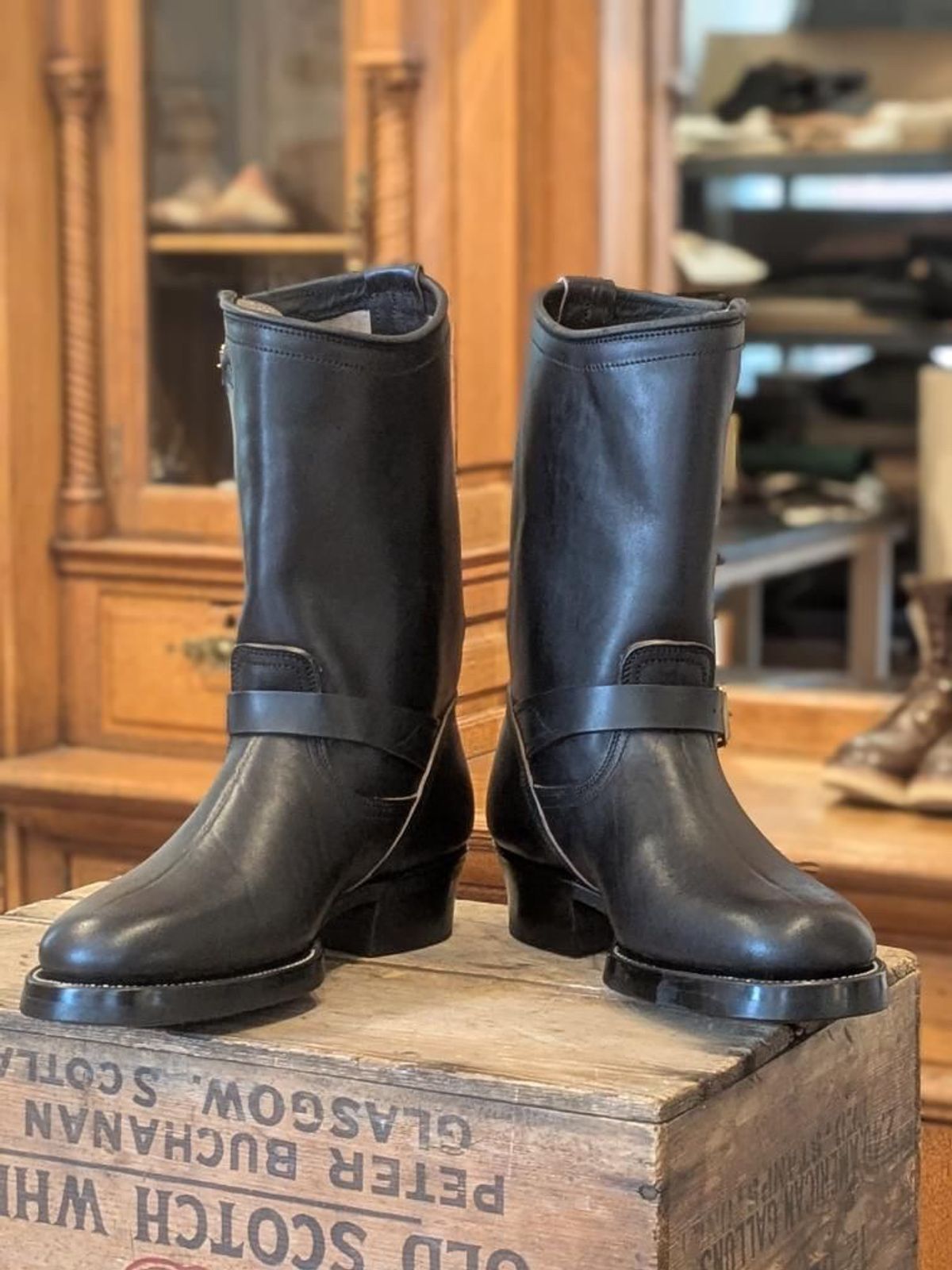 Photo by bankrobber on September 15, 2025 of the Unsung U 22-2 Engineer Boot in Maryam Toscanello Horsebutt Overdyed Black.