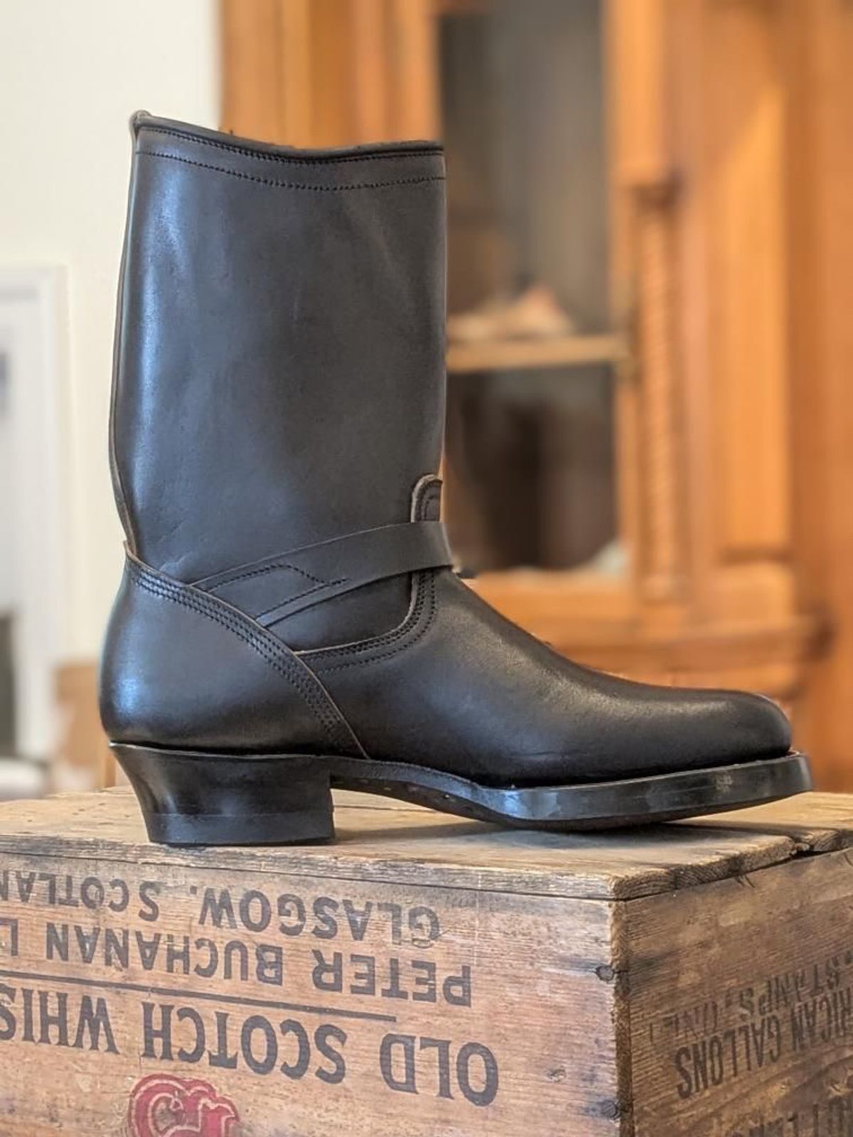 Photo by bankrobber on September 15, 2025 of the Unsung U 22-2 Engineer Boot in Maryam Toscanello Horsebutt Overdyed Black.