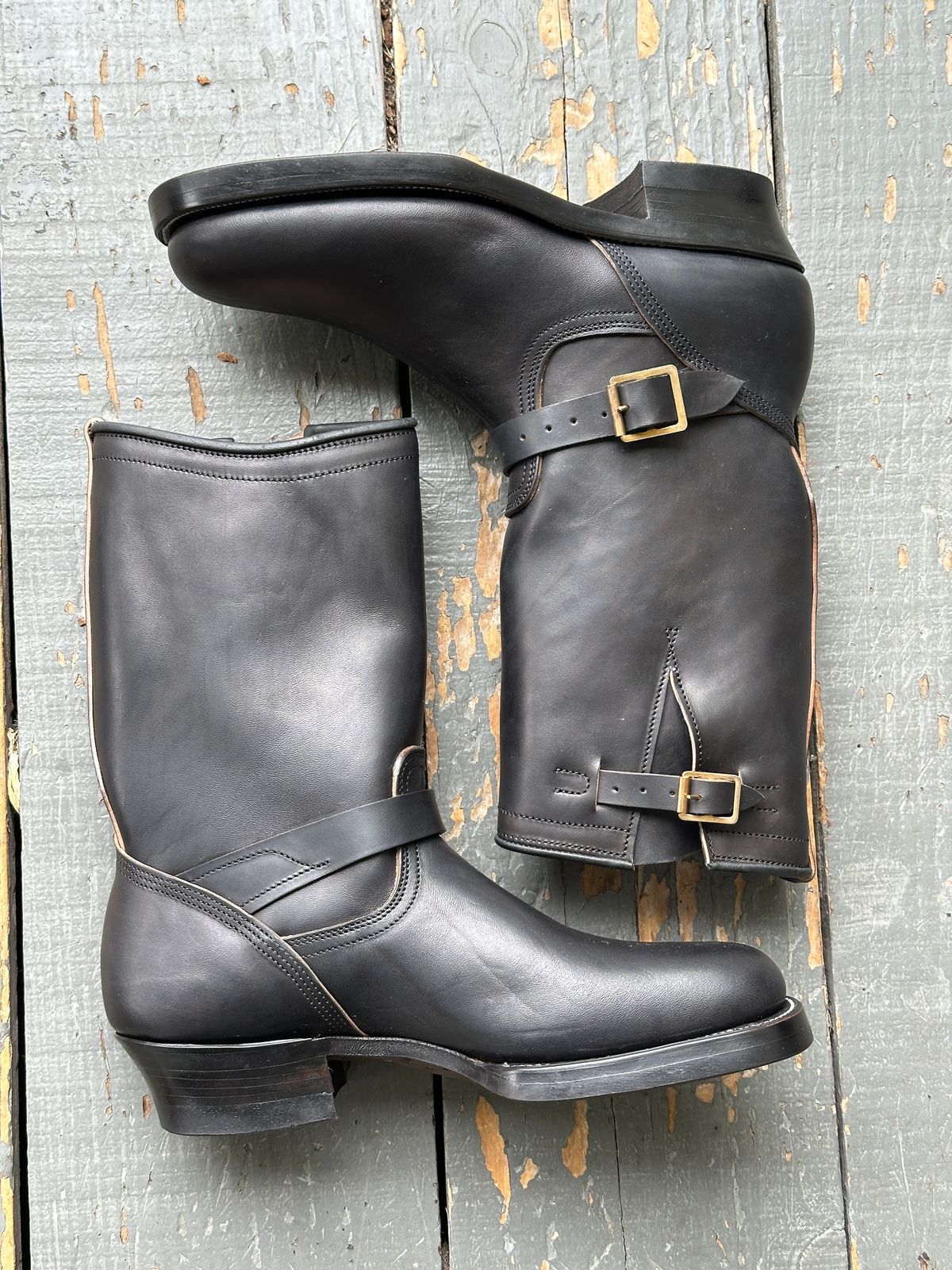 Photo by bankrobber on October 1, 2025 of the Unsung U 22-2 Engineer Boot in Maryam Toscanello Horsebutt Overdyed Black.
