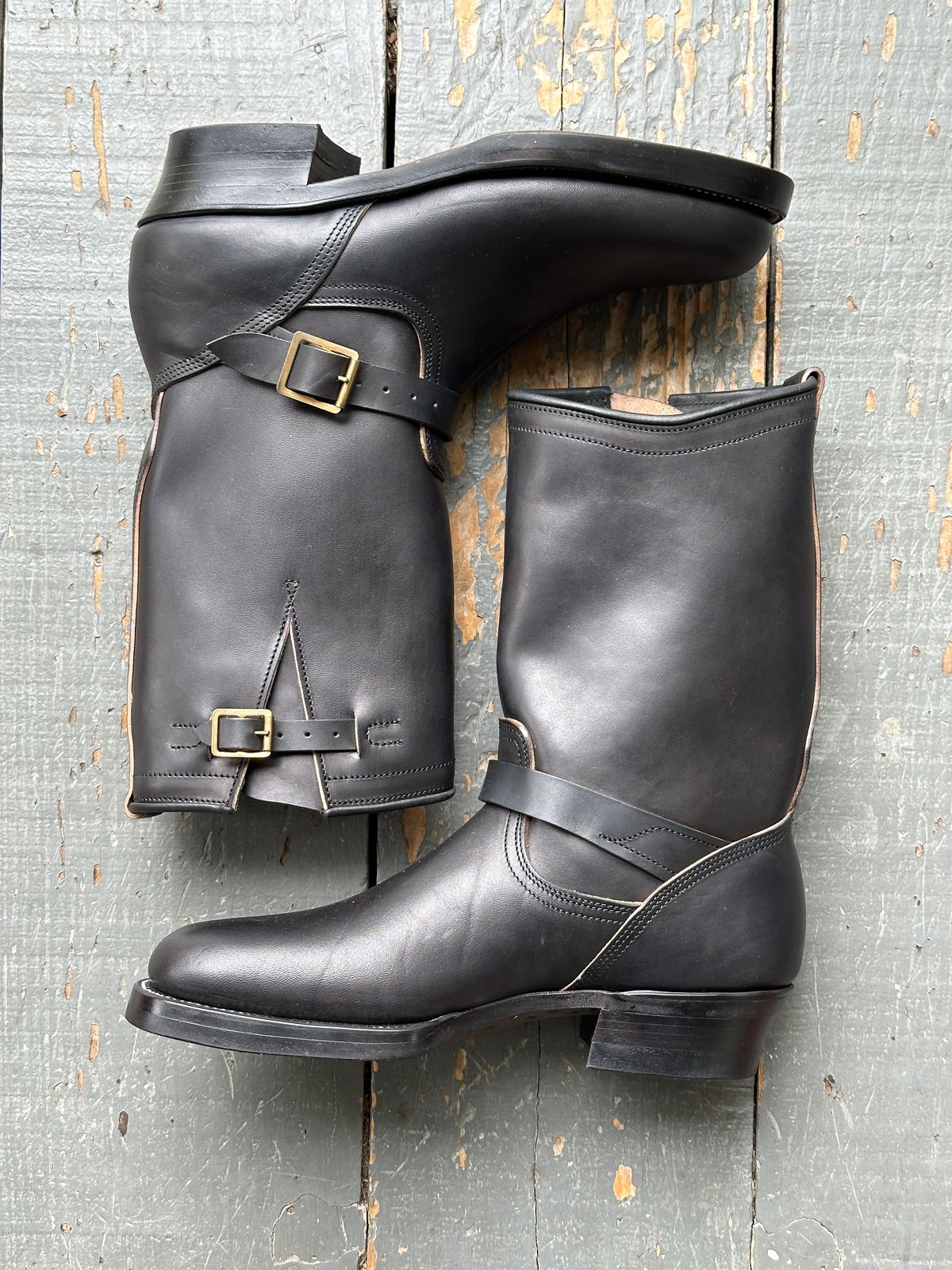 Photo by bankrobber on October 1, 2025 of the Unsung U 22-2 Engineer Boot in Maryam Toscanello Horsebutt Overdyed Black.