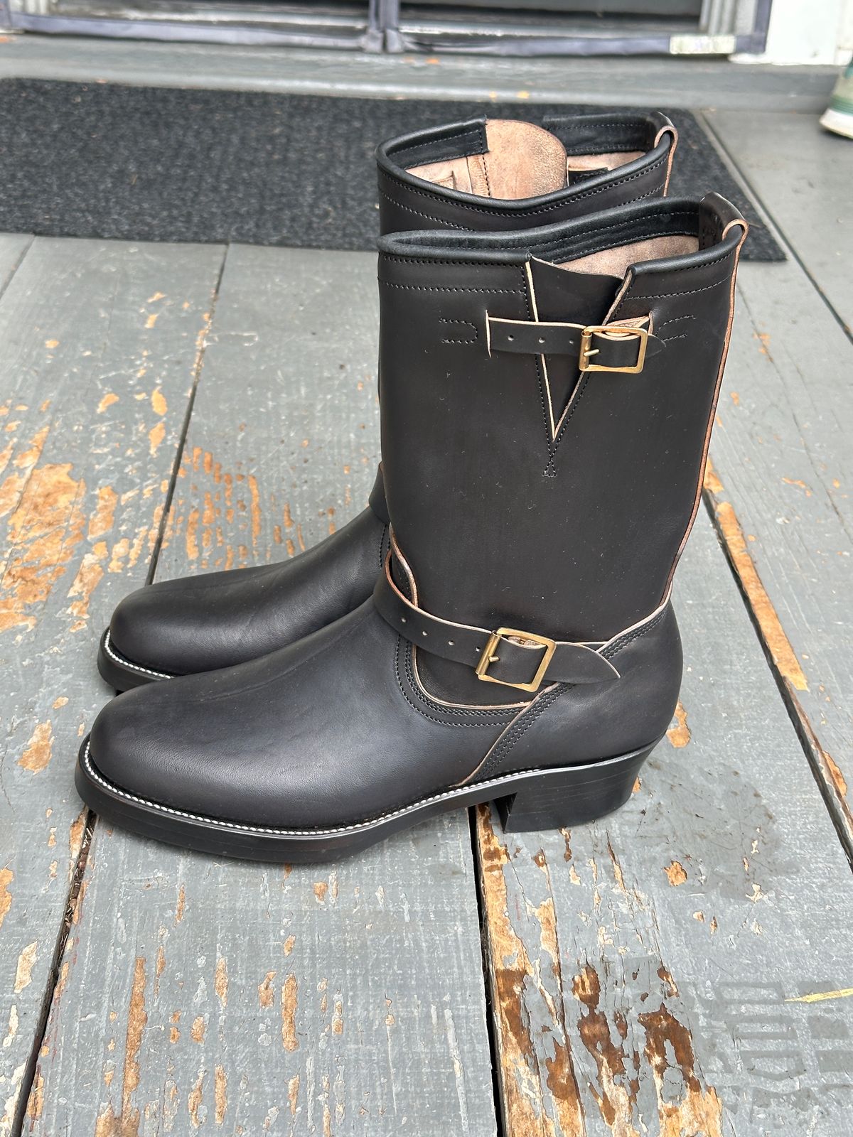Photo by bankrobber on October 1, 2025 of the Unsung U 22-2 Engineer Boot in Maryam Toscanello Horsebutt Overdyed Black.