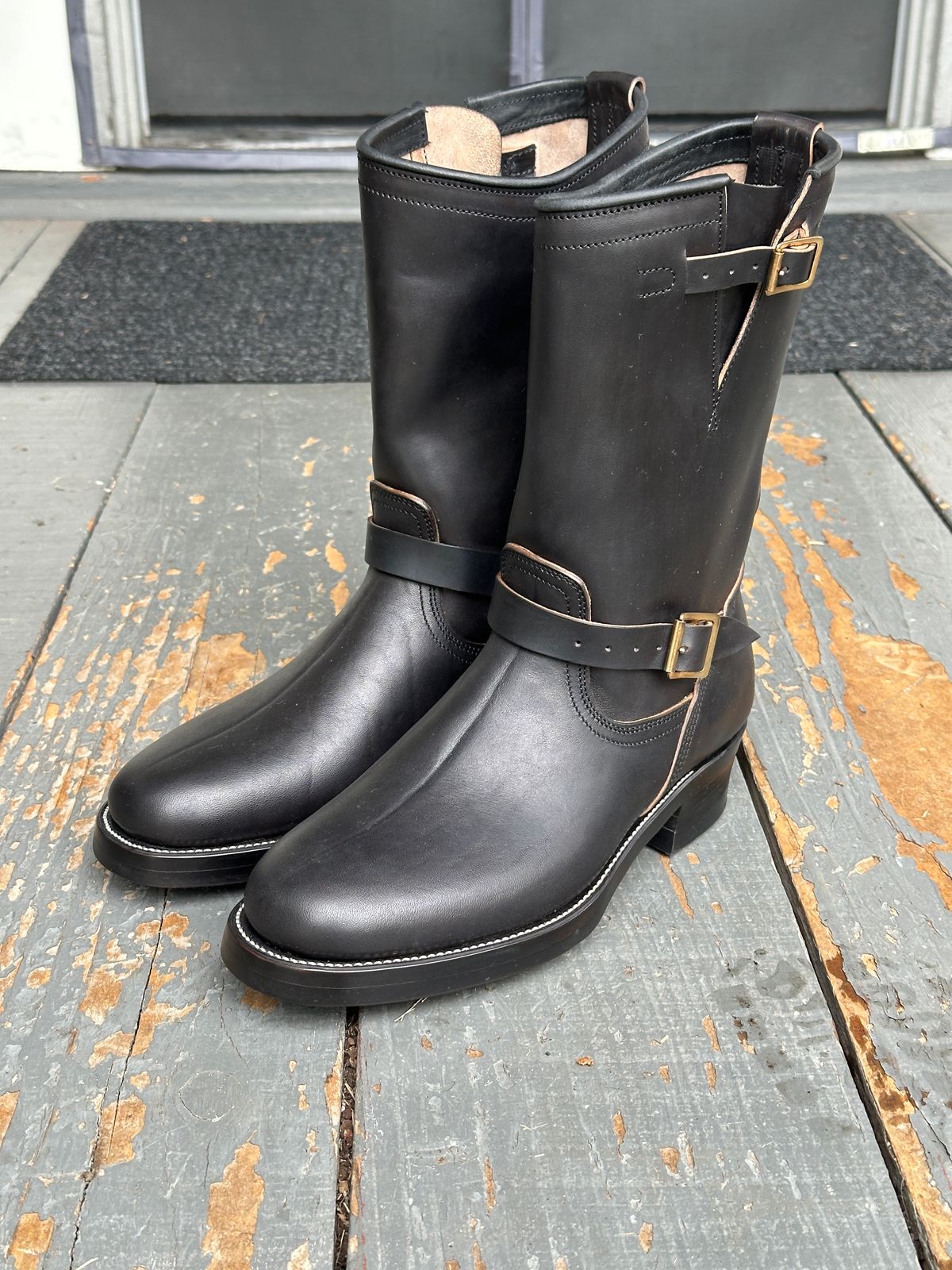 Photo by bankrobber on October 1, 2025 of the Unsung U 22-2 Engineer Boot in Maryam Toscanello Horsebutt Overdyed Black.