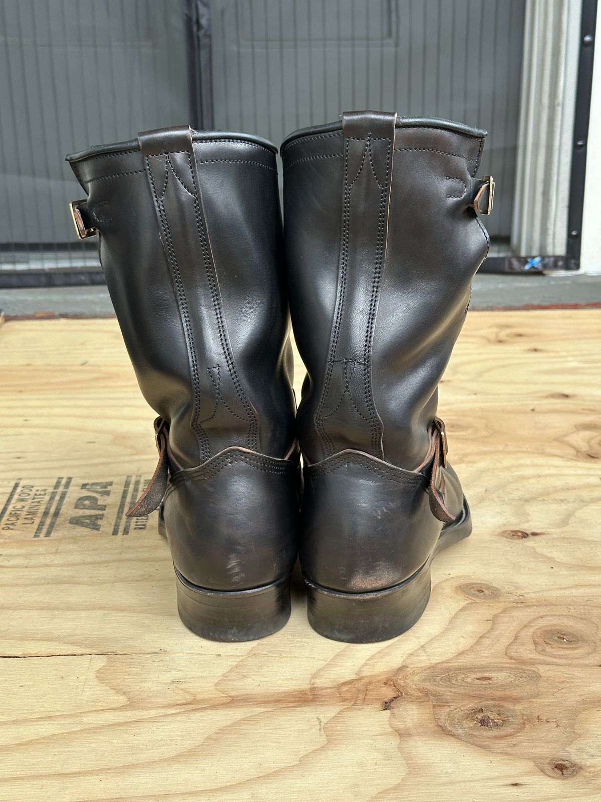 Photo by bankrobber on November 4, 2025 of the Unsung U 22-2 Engineer Boot in Maryam Toscanello Horsebutt Overdyed Black.