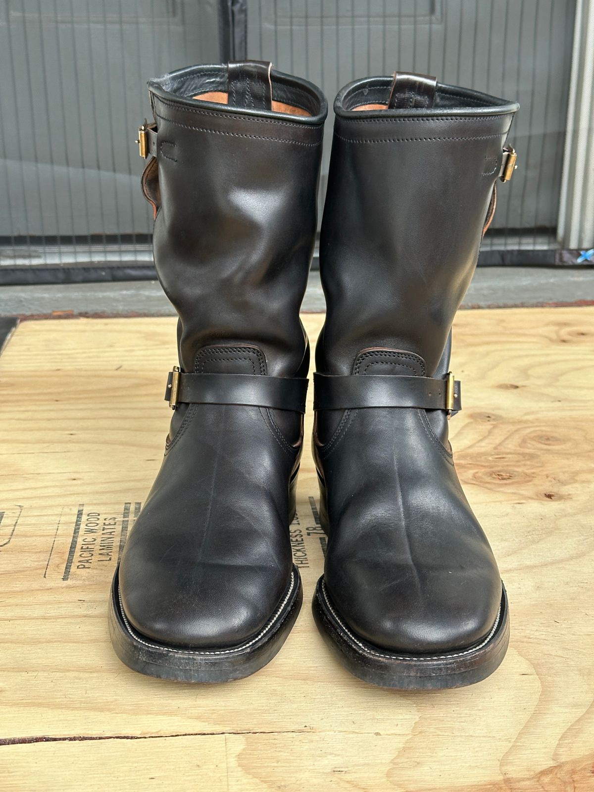 Photo by bankrobber on November 4, 2025 of the Unsung U 22-2 Engineer Boot in Maryam Toscanello Horsebutt Overdyed Black.