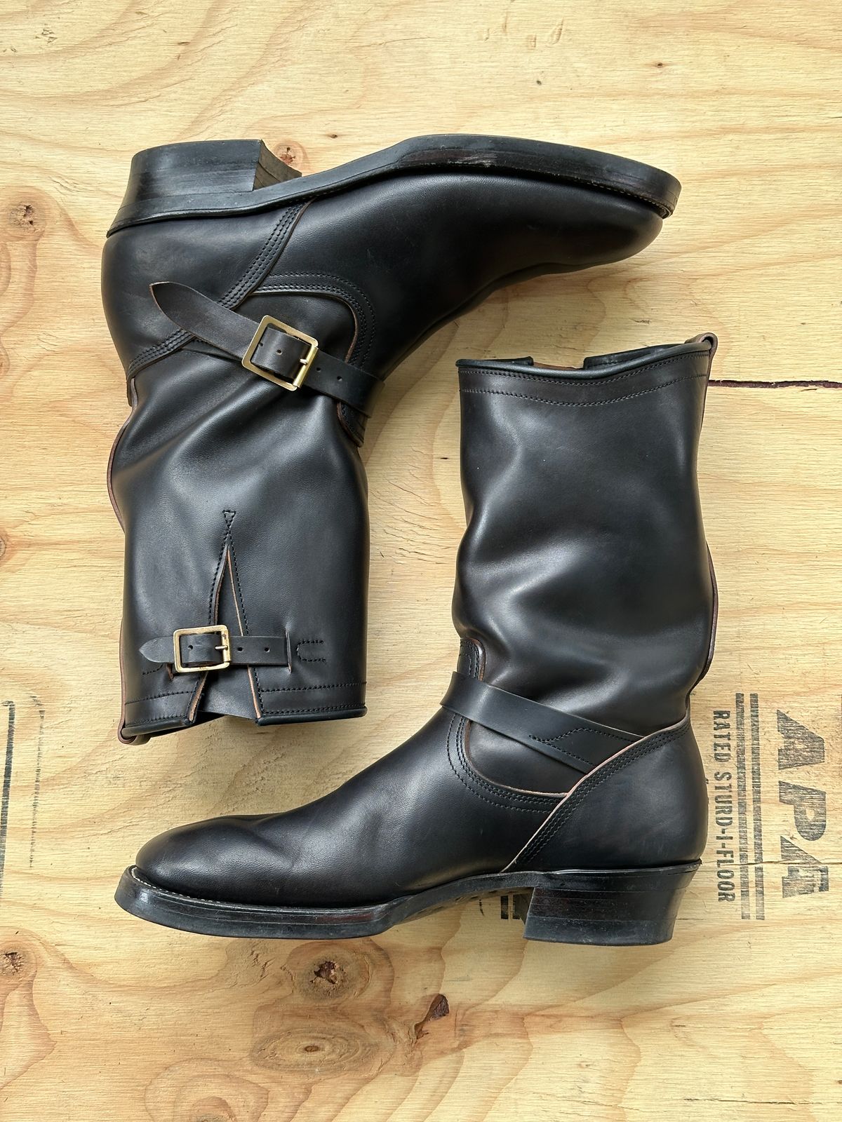 Photo by bankrobber on November 4, 2025 of the Unsung U 22-2 Engineer Boot in Maryam Toscanello Horsebutt Overdyed Black.