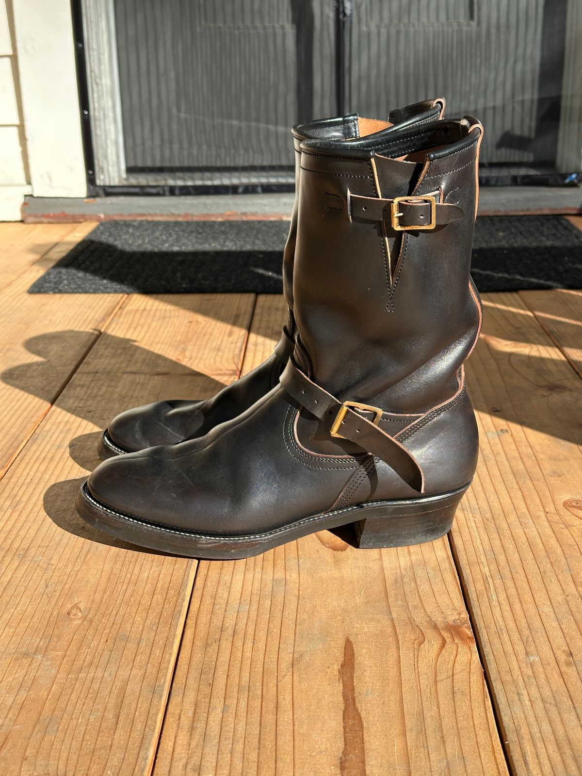 Photo by bankrobber on December 1, 2025 of the Unsung U 22-2 Engineer Boot in Maryam Toscanello Horsebutt Overdyed Black.