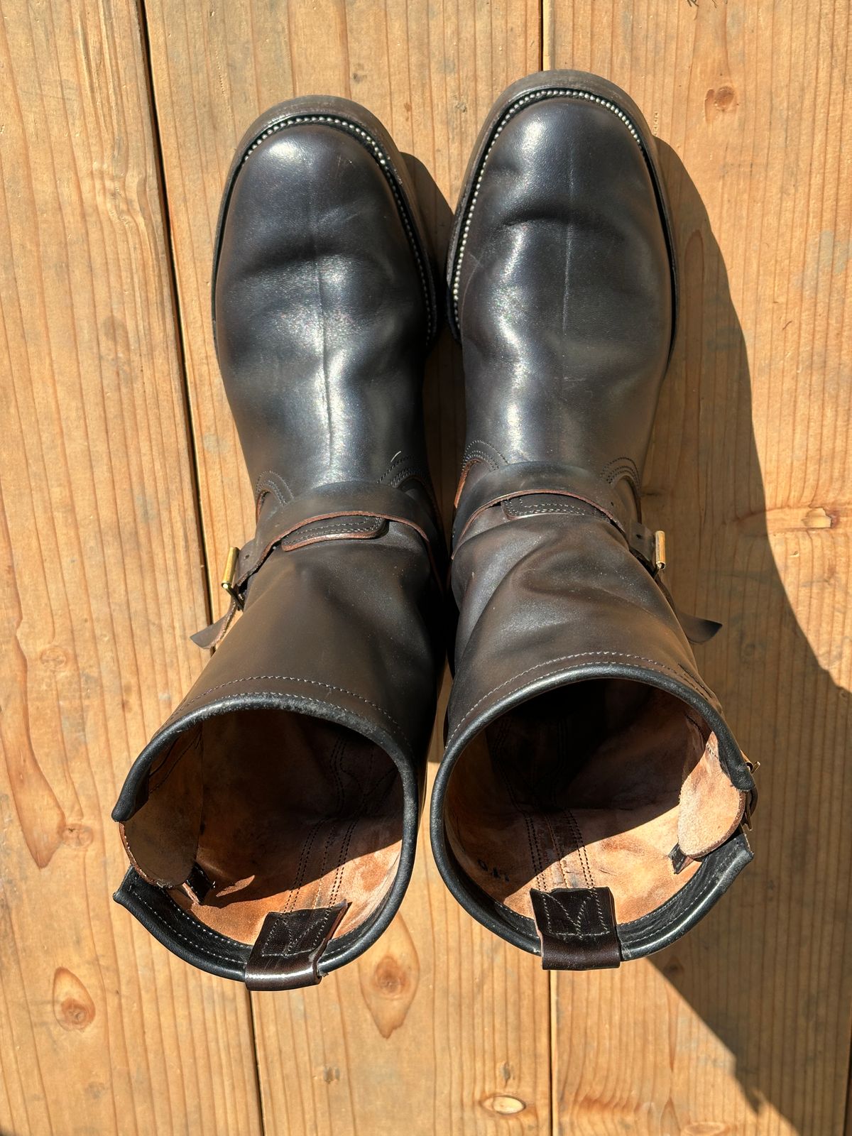 Photo by bankrobber on December 1, 2025 of the Unsung U 22-2 Engineer Boot in Maryam Toscanello Horsebutt Overdyed Black.