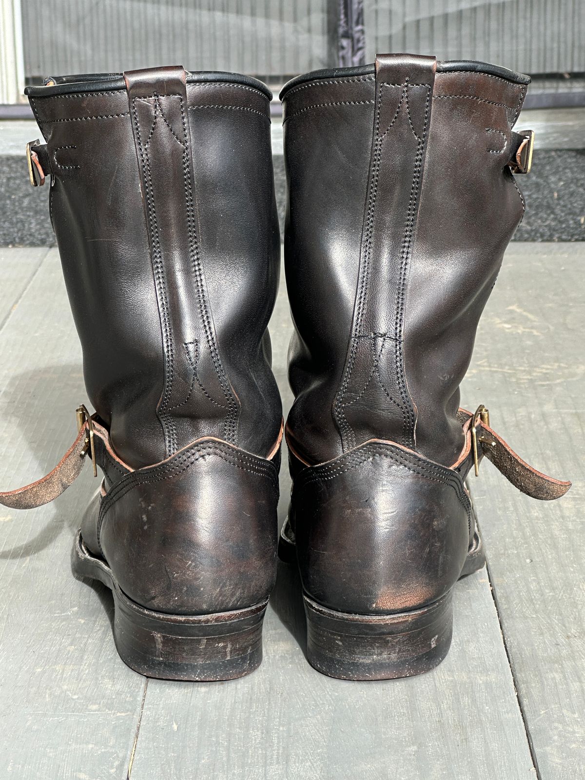 Photo by bankrobber on January 3, 2026 of the Unsung U 22-2 Engineer Boot in Maryam Toscanello Horsebutt Overdyed Black.