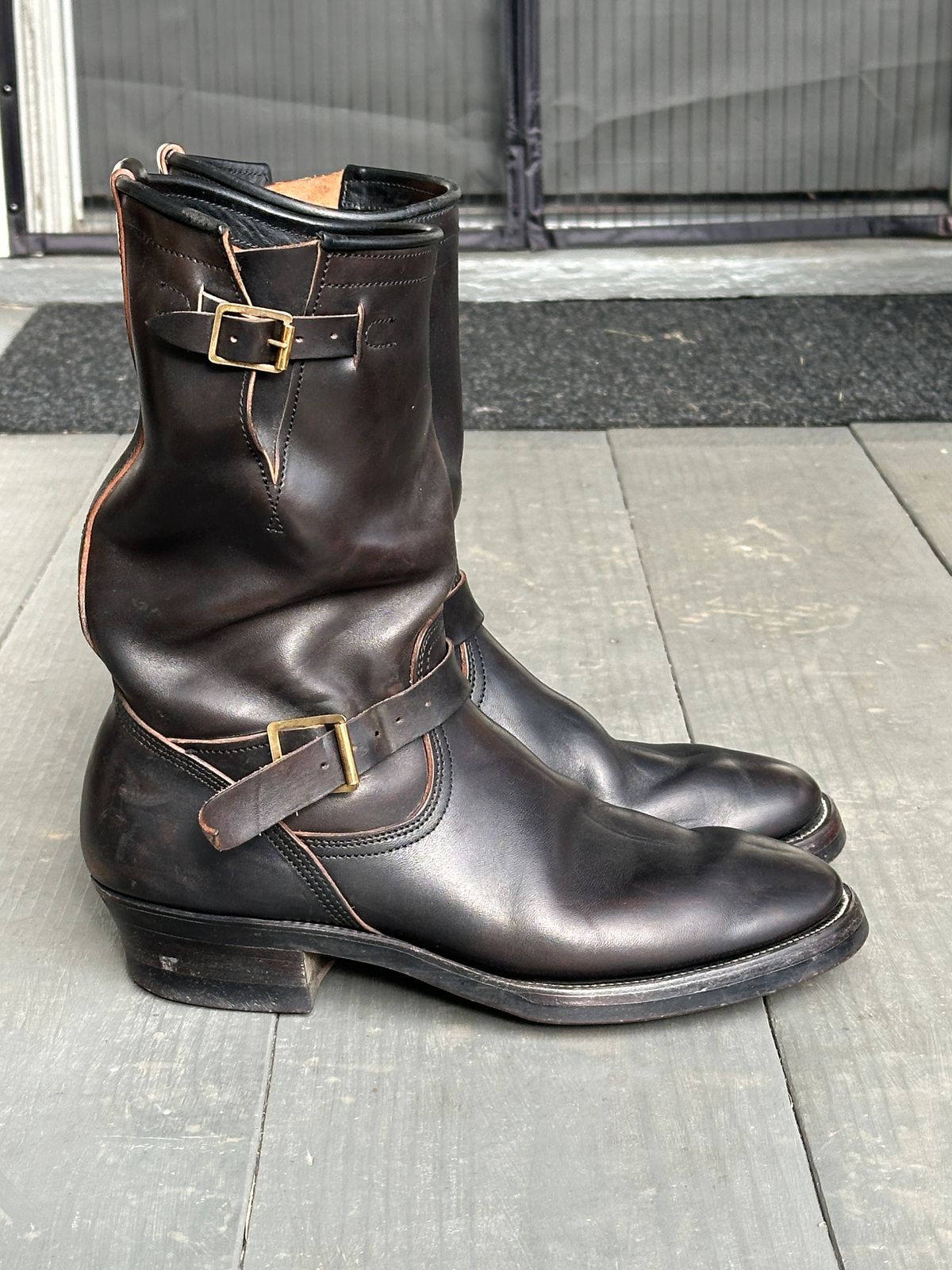 Photo by bankrobber on January 3, 2026 of the Unsung U 22-2 Engineer Boot in Maryam Toscanello Horsebutt Overdyed Black.