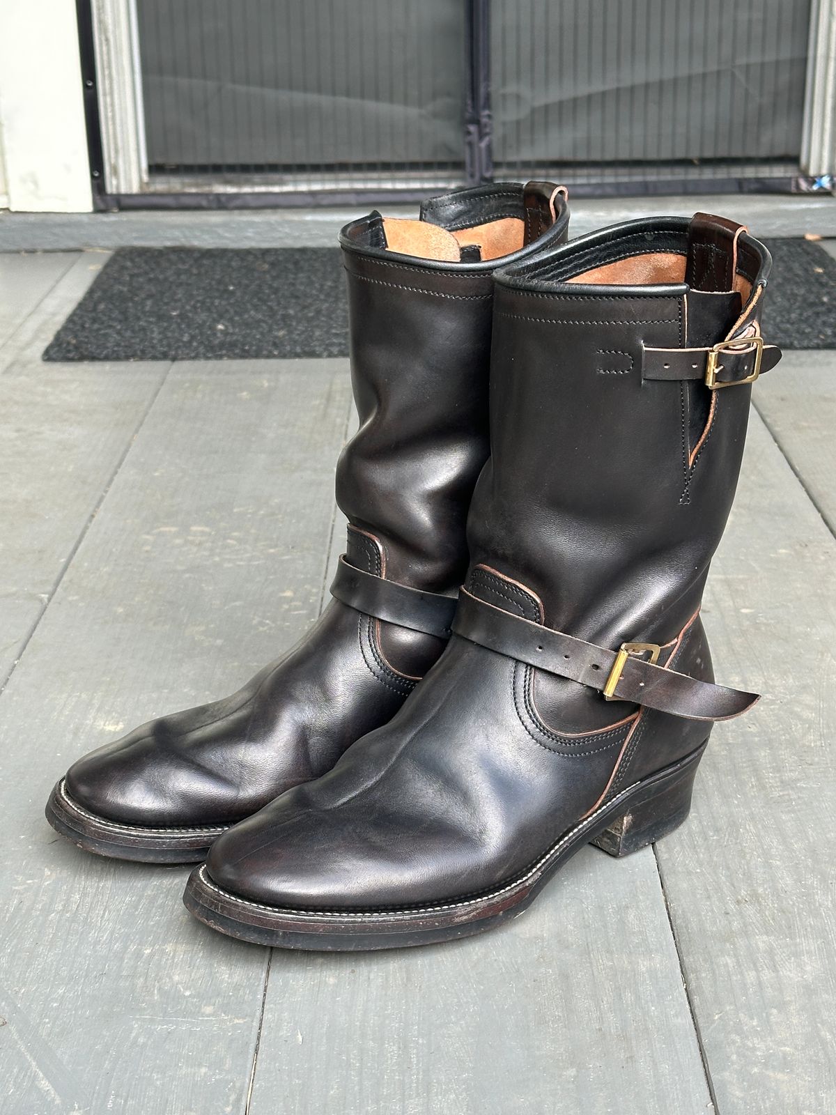 Photo by bankrobber on January 3, 2026 of the Unsung U 22-2 Engineer Boot in Maryam Toscanello Horsebutt Overdyed Black.